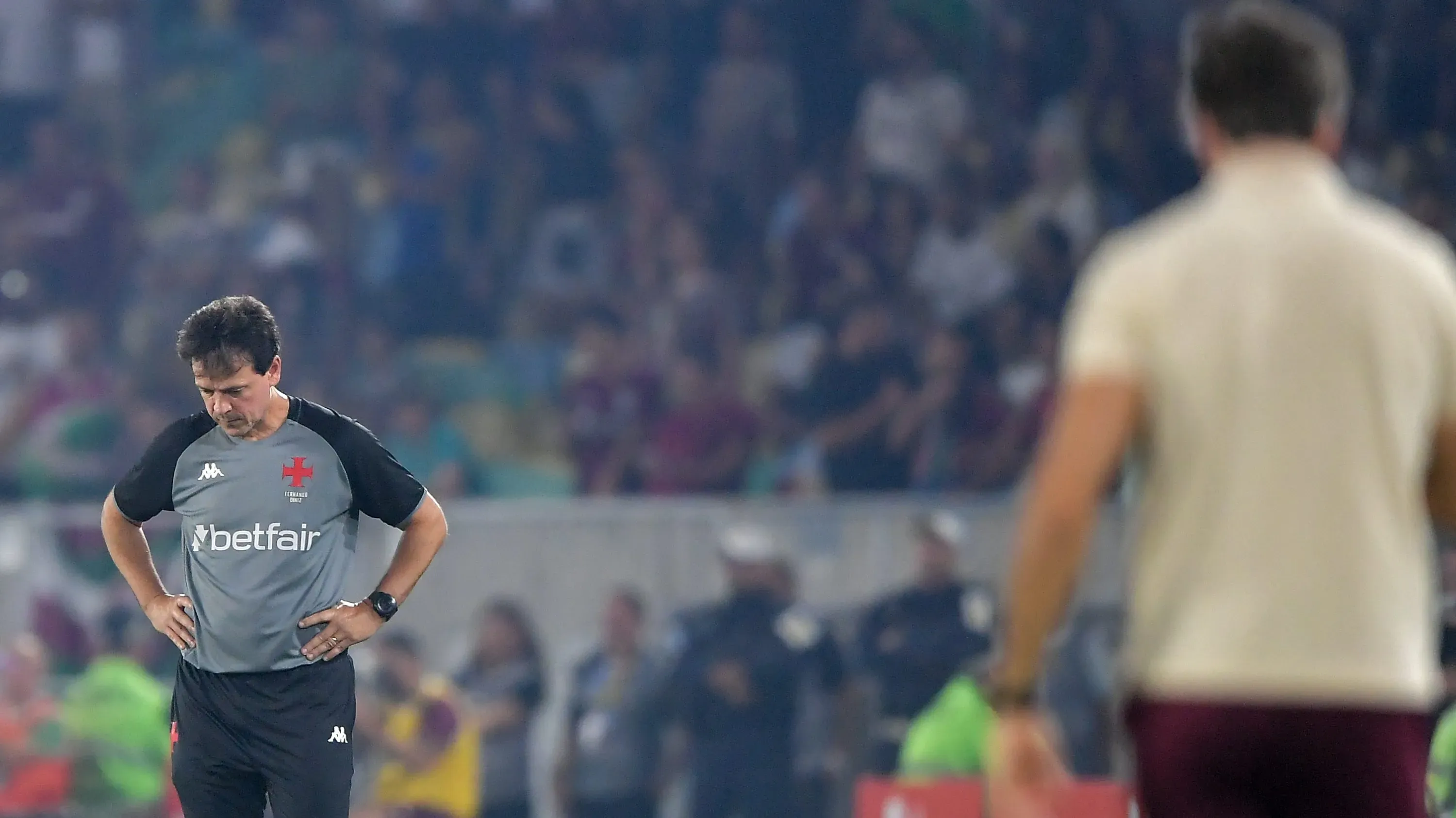 Diniz levou a melhor no duelo contra Zubeldía no Maracanã – Foto: Thiago Ribeiro/AGIF