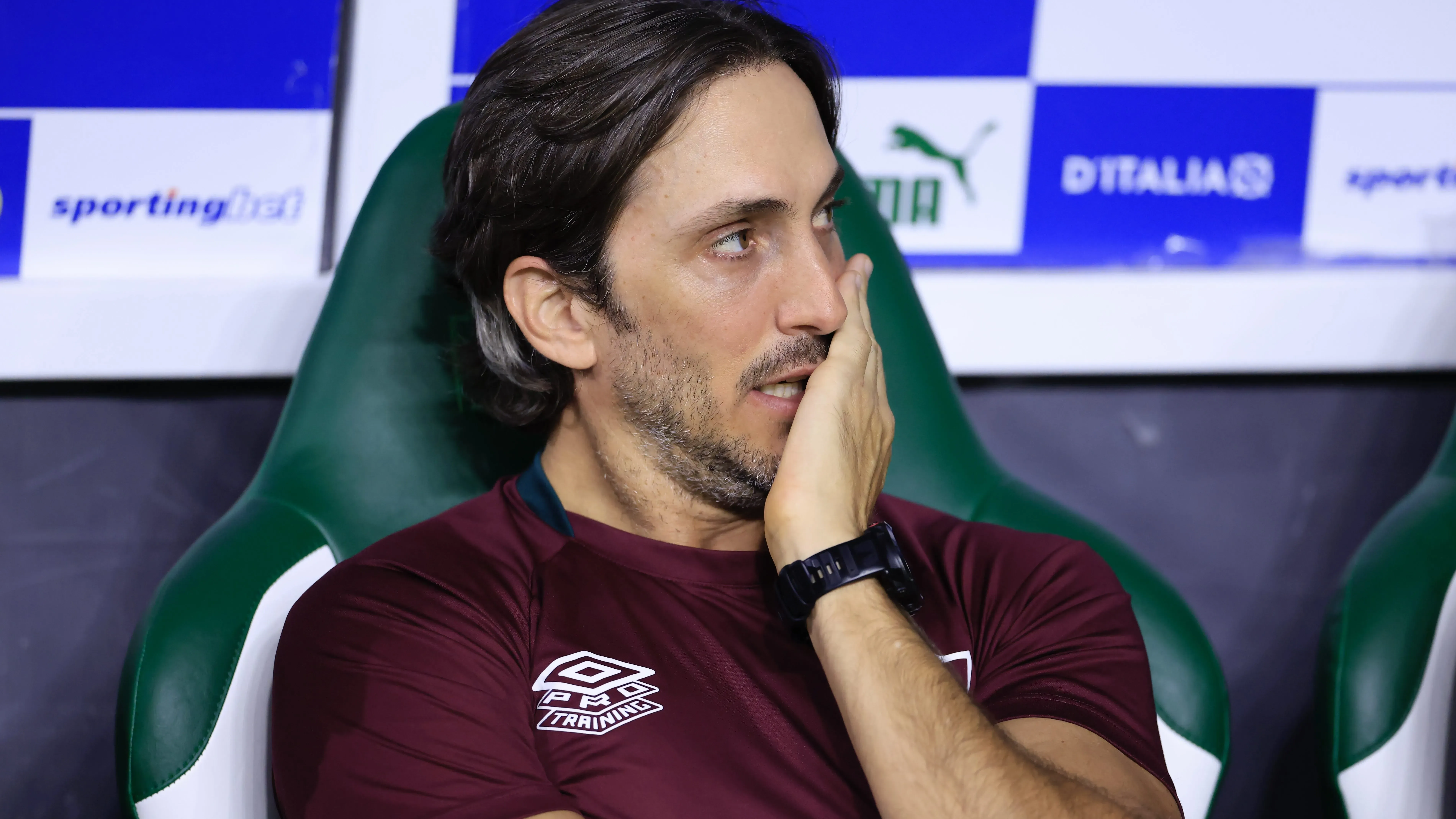 Luis Zubeldia, técnico do Fluminense, durante partida contra o Palmeiras no estadio Arena Allianz Parque pelo campeonato Brasileiro A 2025. Foto: Marcello Zambrana/AGIF