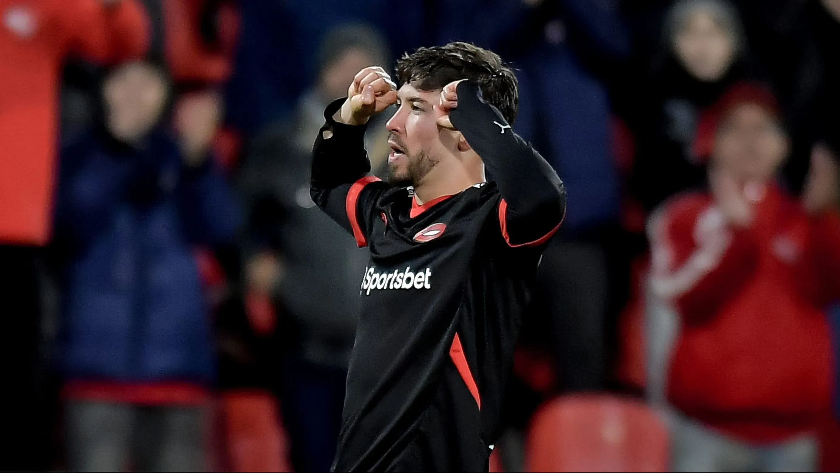 Felipe Loyola é peça-chave no Independiente - (Photo by Marcelo Endelli/Getty Images).