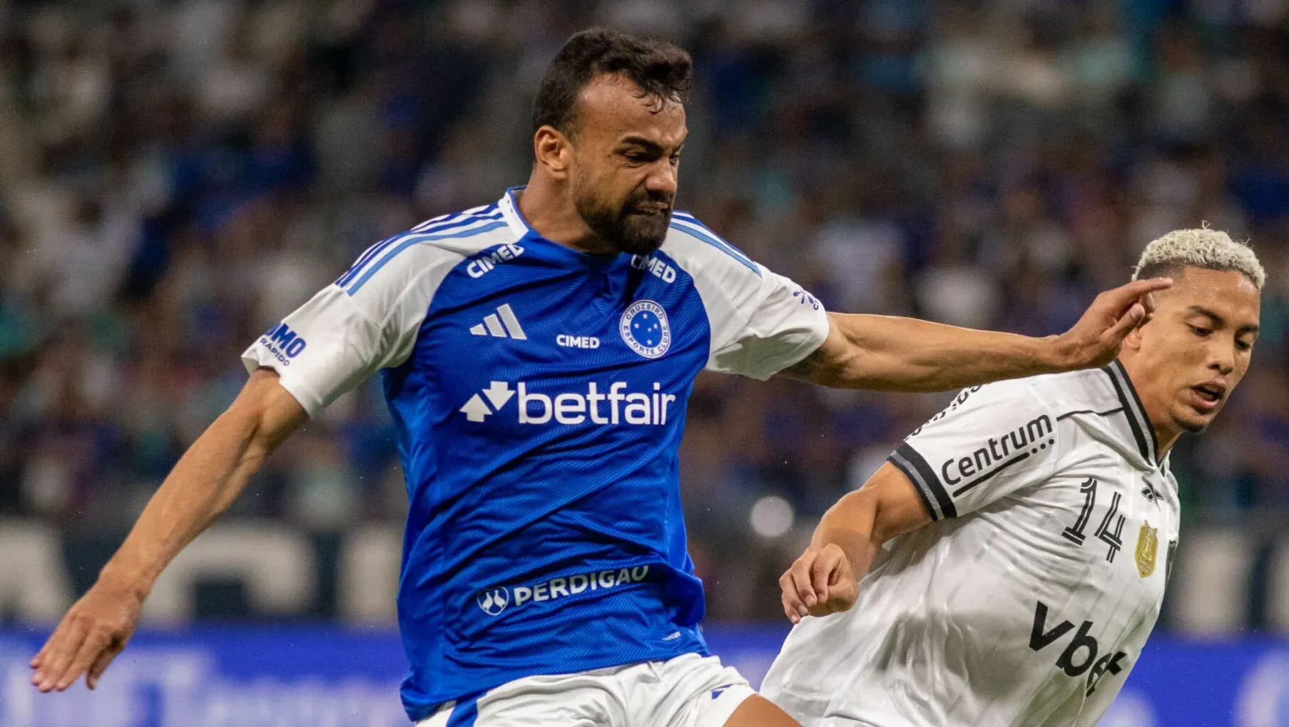 Foto: Fernando Moreno/AGIF – Zagueiro é alvo de oferta do futebol europeu.