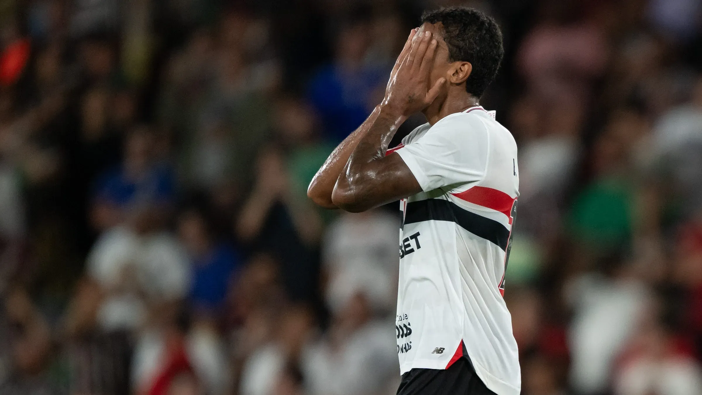 Luiz Gustavo ergueu a voz pós-jogo - Foto: Jorge Rodrigues/AGIF.