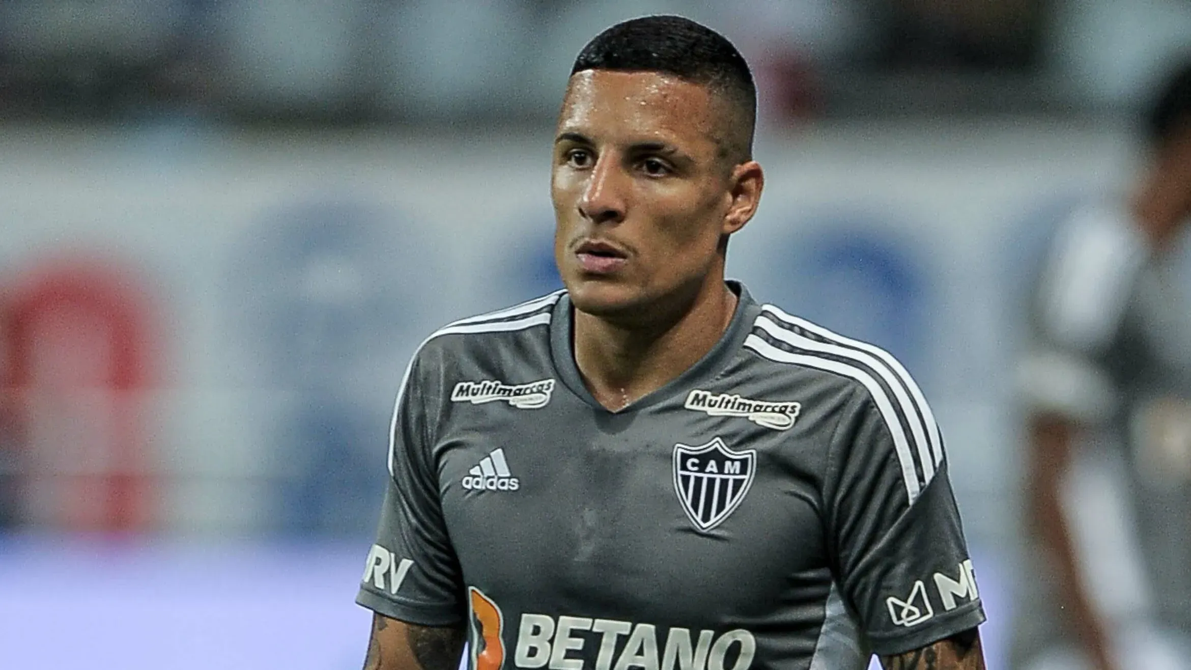 Guilherme Arana está deixando o Galo. Foto: Jhony Pinho/AGIF