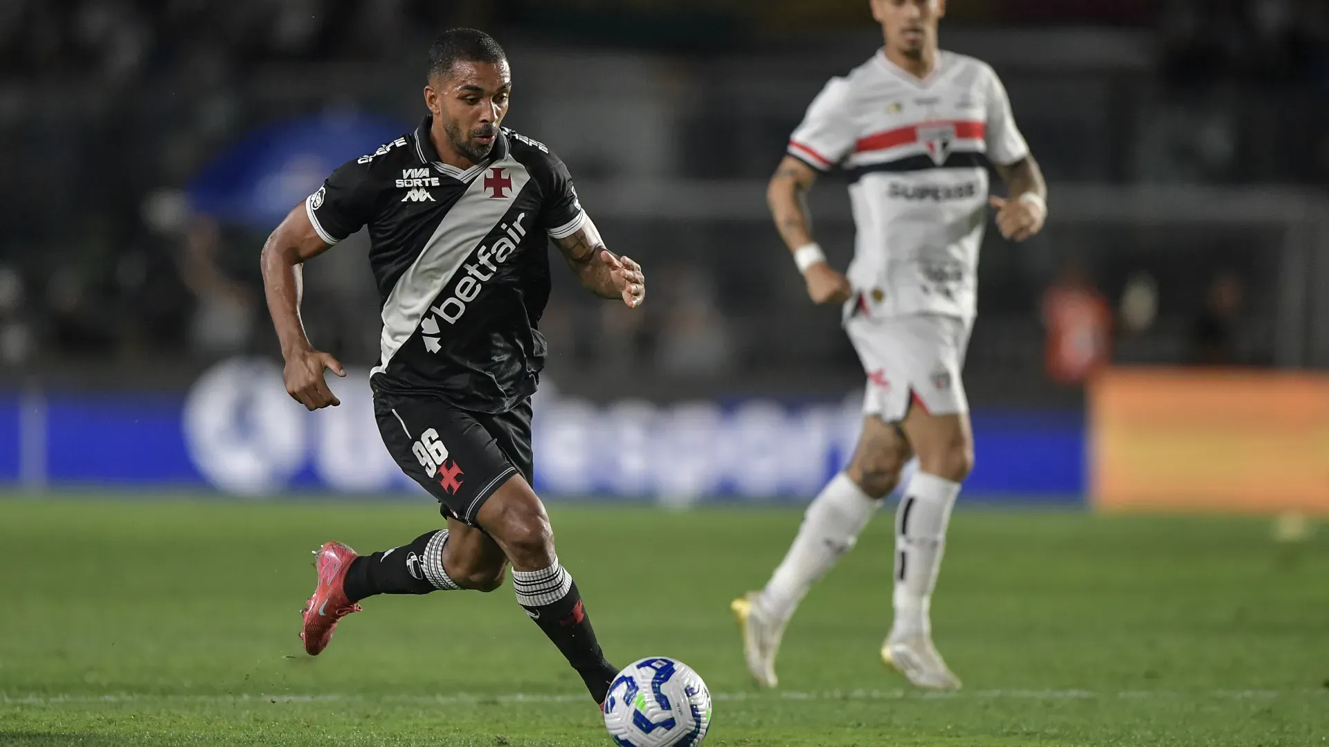 Paulo Henrique em ação pelo Vasco – Foto: Thiago Ribeiro/AGIF
