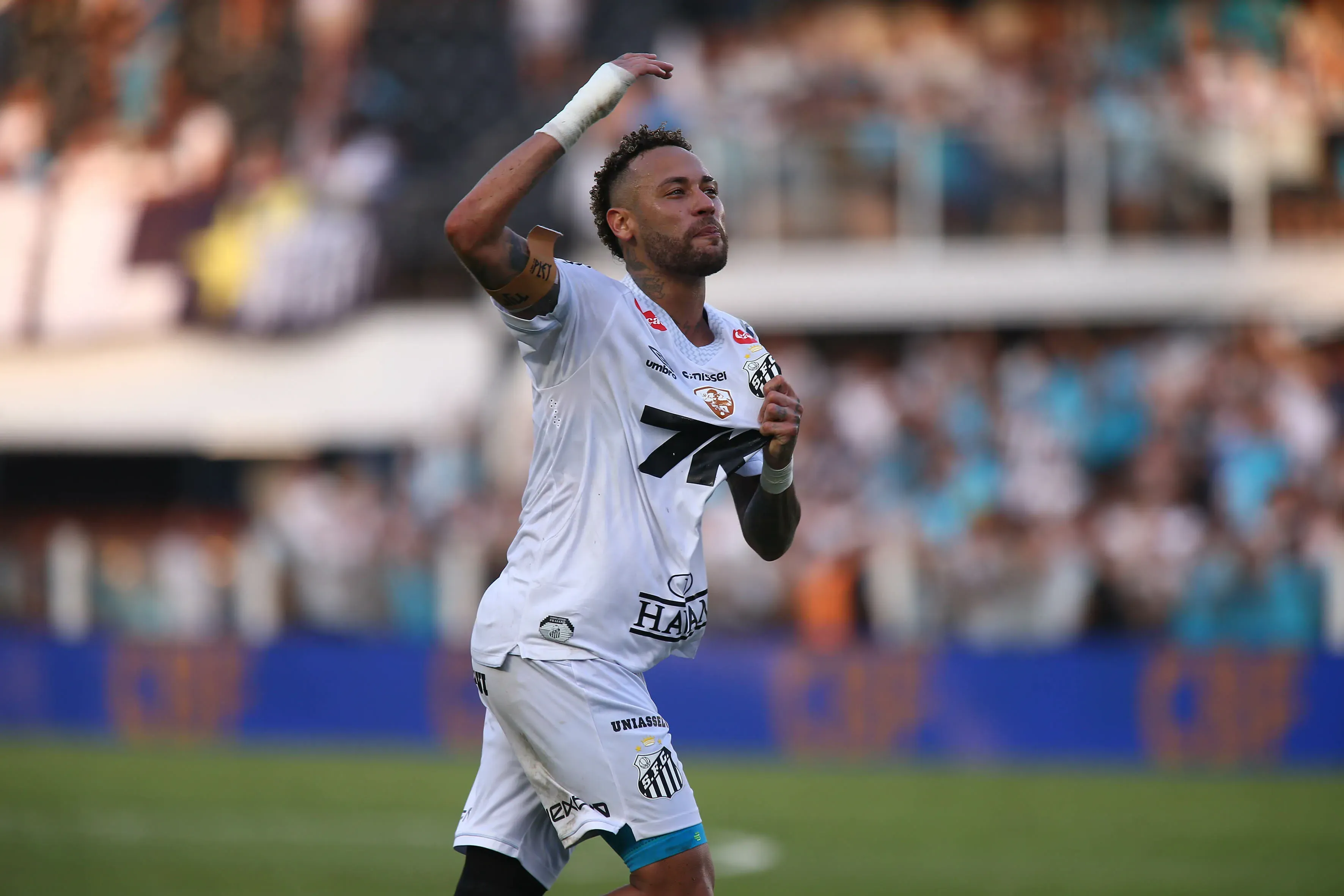 Santos quer renovar com Neymar até a Copa do Mundo. Foto: Mauricio De Souza/AGIF