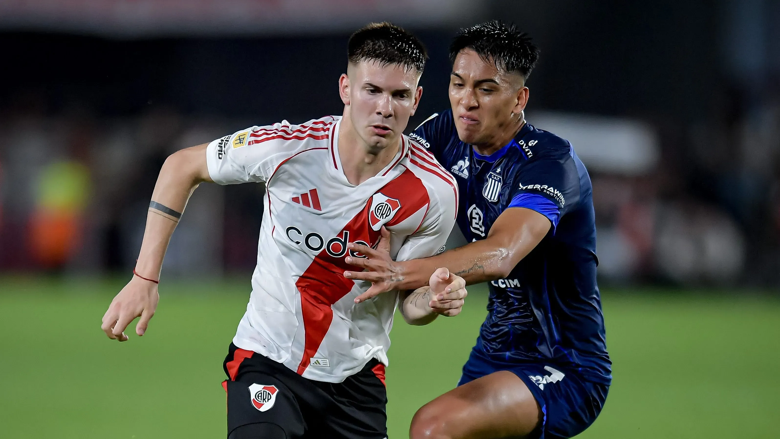 Galarza contra o River Plate. (Photo by Marcelo Endelli/Getty Images)