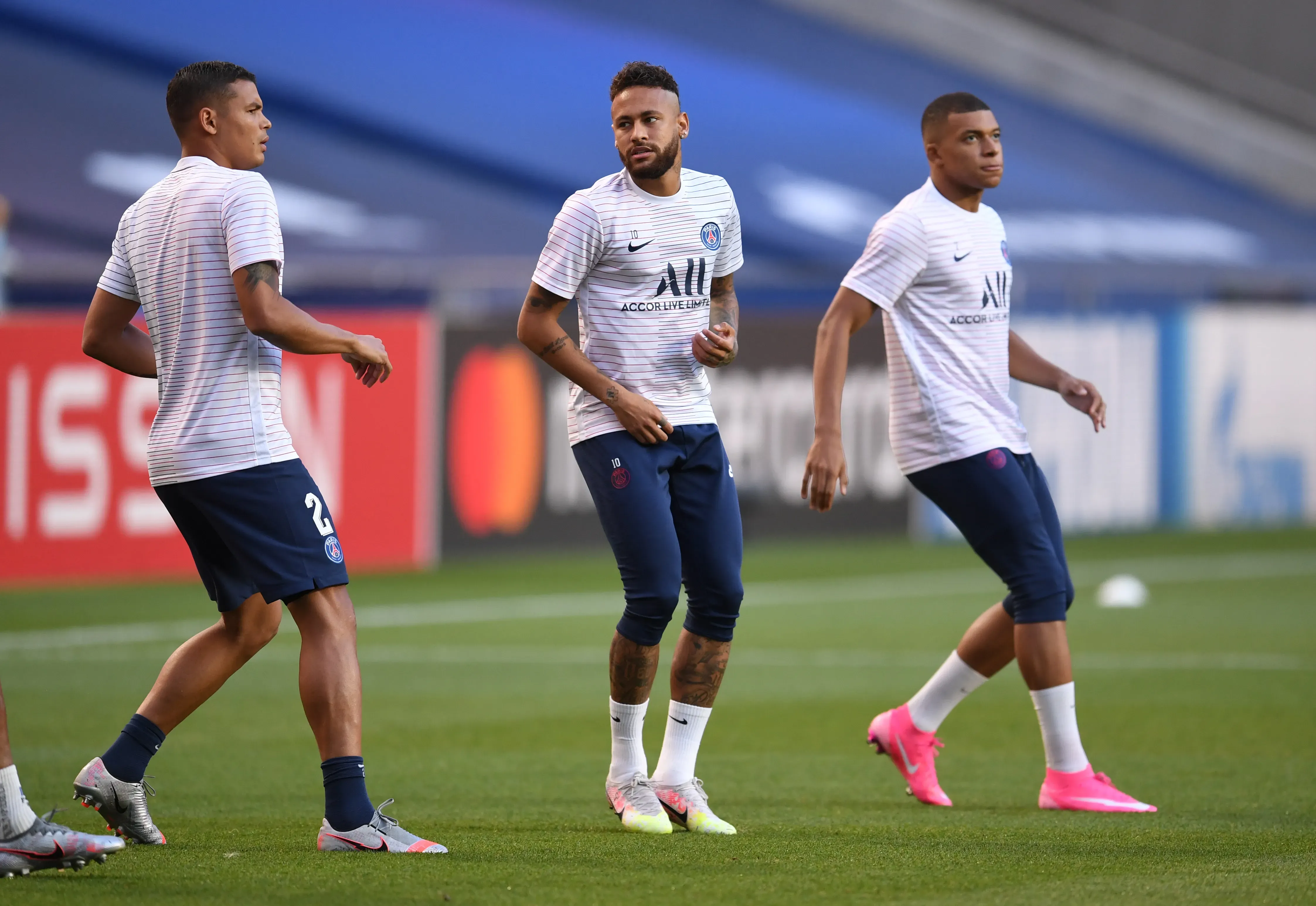 Thiago Silva, Neymar and Kylian Mbappe atuando pelo PSG. (Photo by David Ramos/Getty Images)