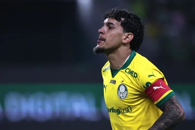 Gustavo Gomez jogador do Palmeiras durante partida contra o Fluminense no estadio Arena Allianz Parque pelo campeonato Brasileiro A 2025. Foto: Ettore Chiereguini/AGIF