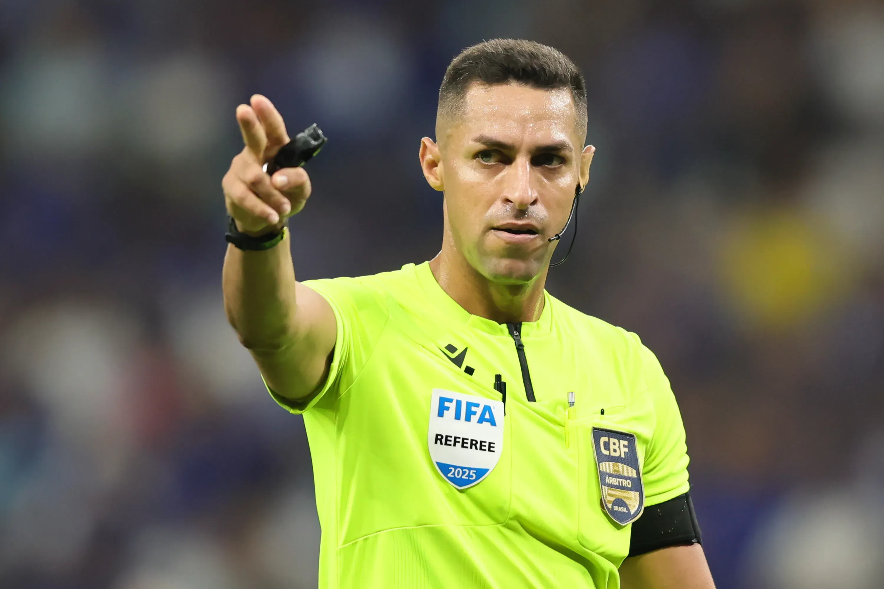 Árbitro Rodrigo Jose Pereira de Lima. Foto: Gilson Lobo/AGIF
