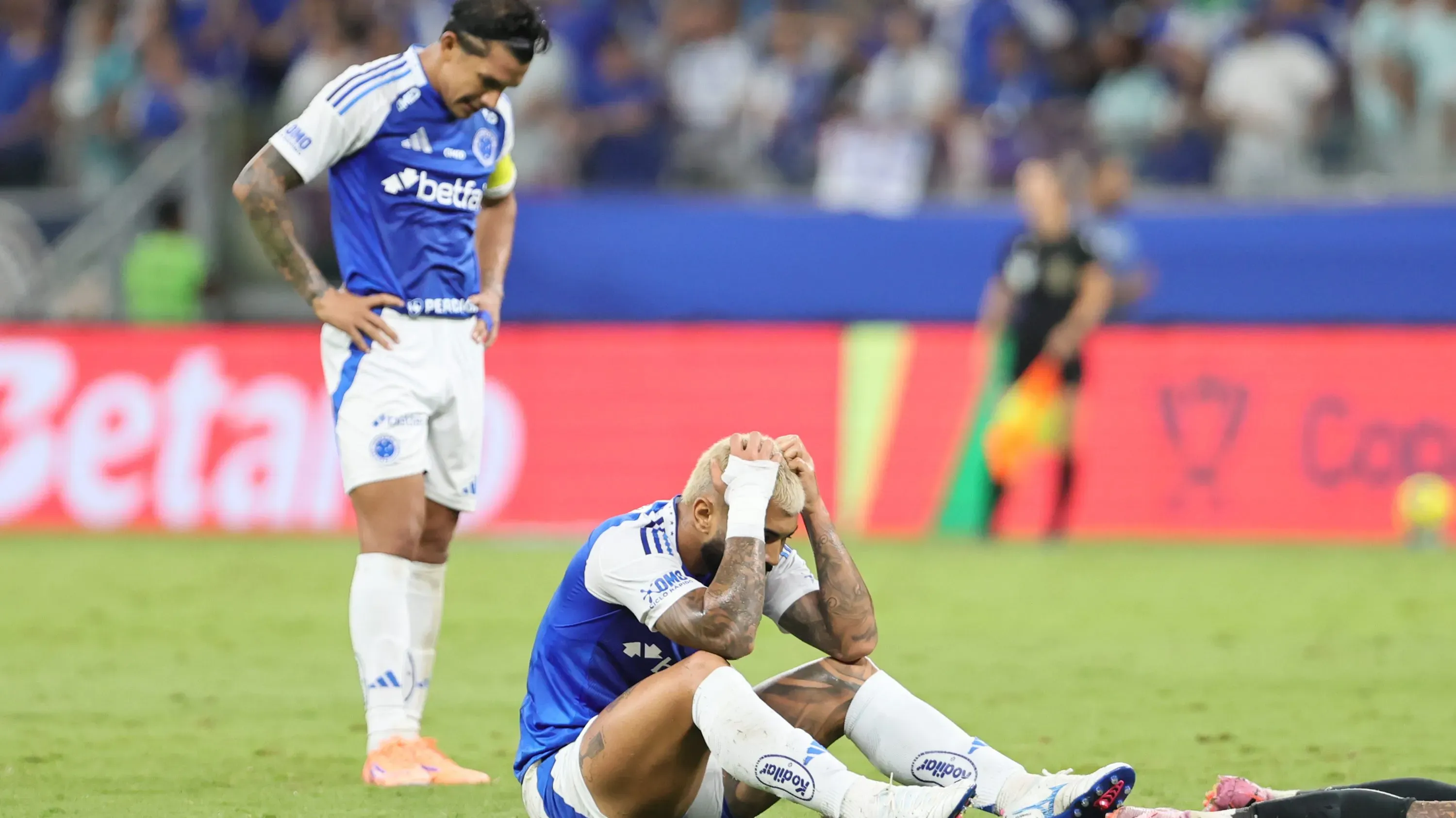 Gabriel Barbosa desperdiçou a chance de classificar o Cruzeiro em última cobrança. Foto: Gilson Lobo/AGIF