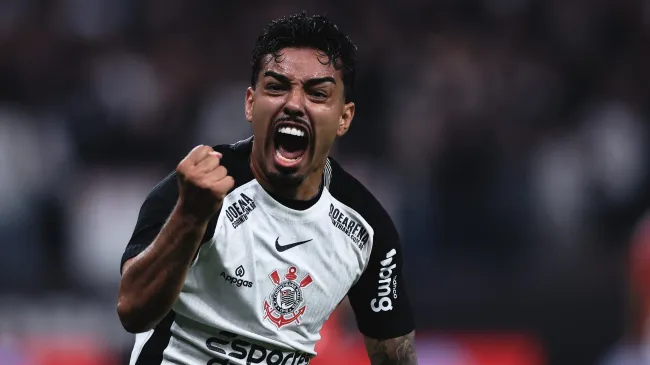 Matheus Bidu jogador do Corinthians comemora durante partida contra o Internacional no estadio Arena Corinthians pelo campeonato Brasileiro A 2025. Foto: Ettore Chiereguini/AGIF