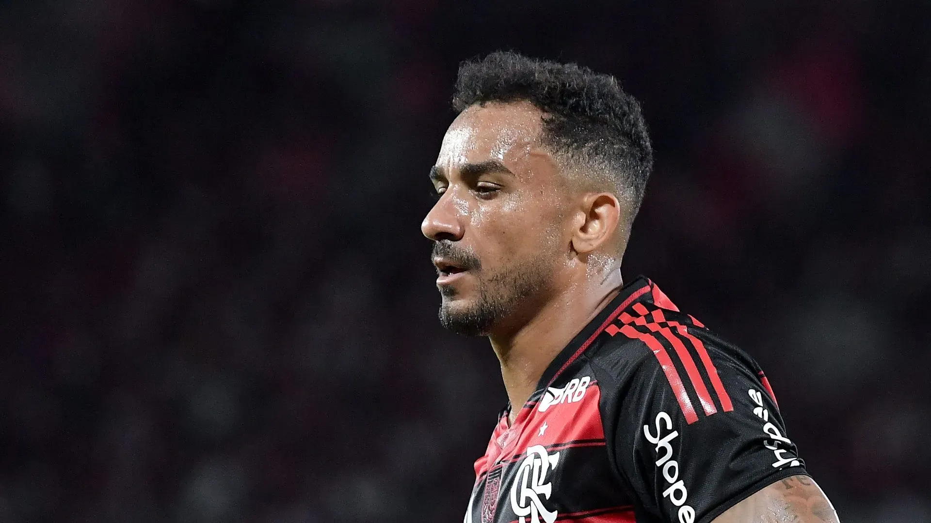 Foto: Thiago Ribeiro/AGIF – Danilo joga pressão do título no time de Paris.