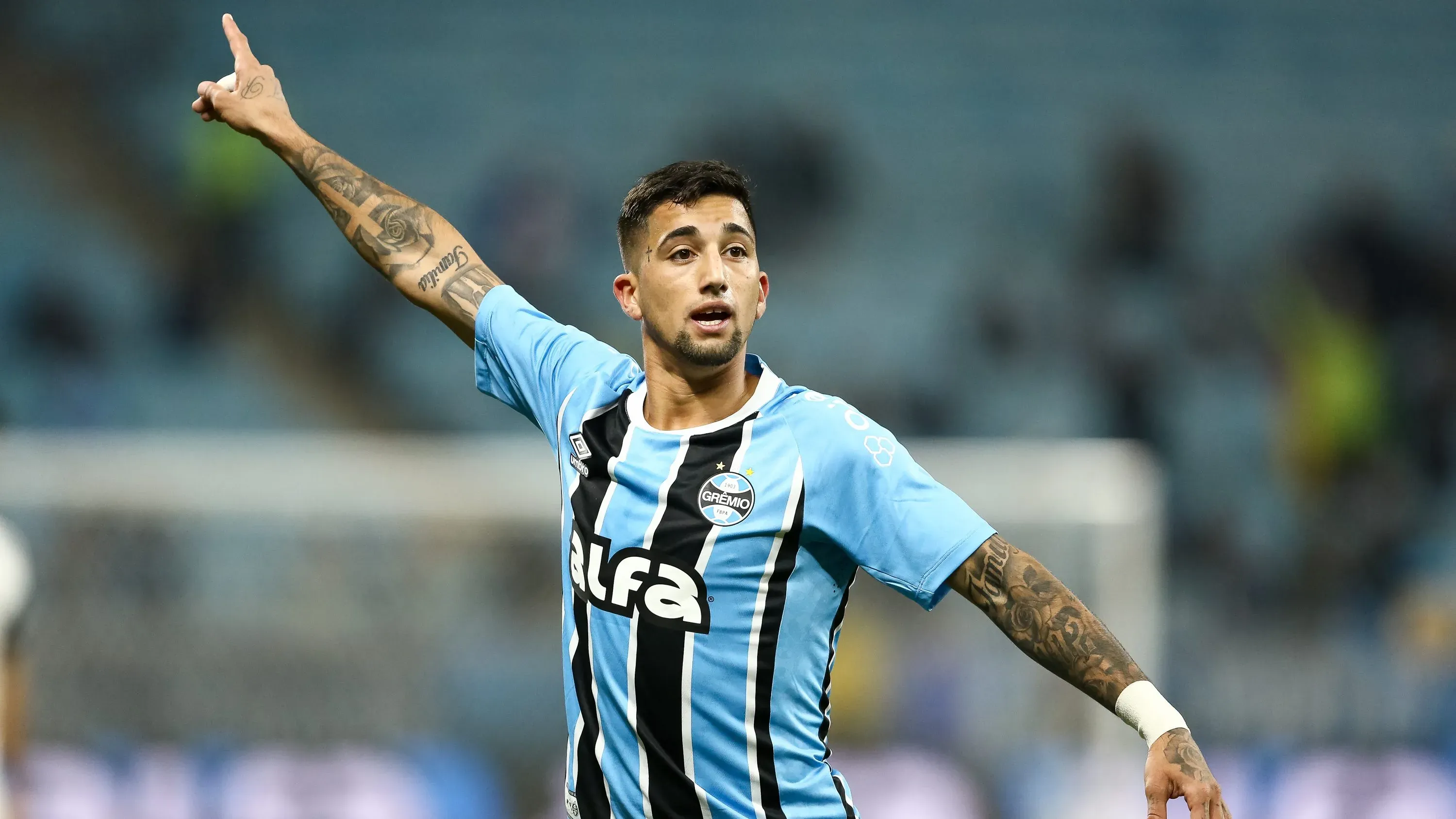 Cristian Olivera não engrenou desde que chegou ao Grêmio - (Photo by Pedro H. Tesch/Getty Images).