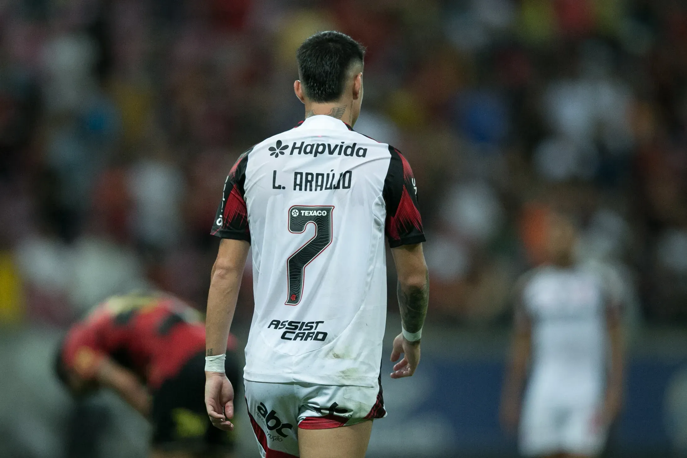 Luiz Araújo, jogador do Flamengo, durante a partida contra o Sport na Arena de Pernambuco, pelo Campeonato Brasileiro A 2025. Foto: Marlon Costa/AGIF