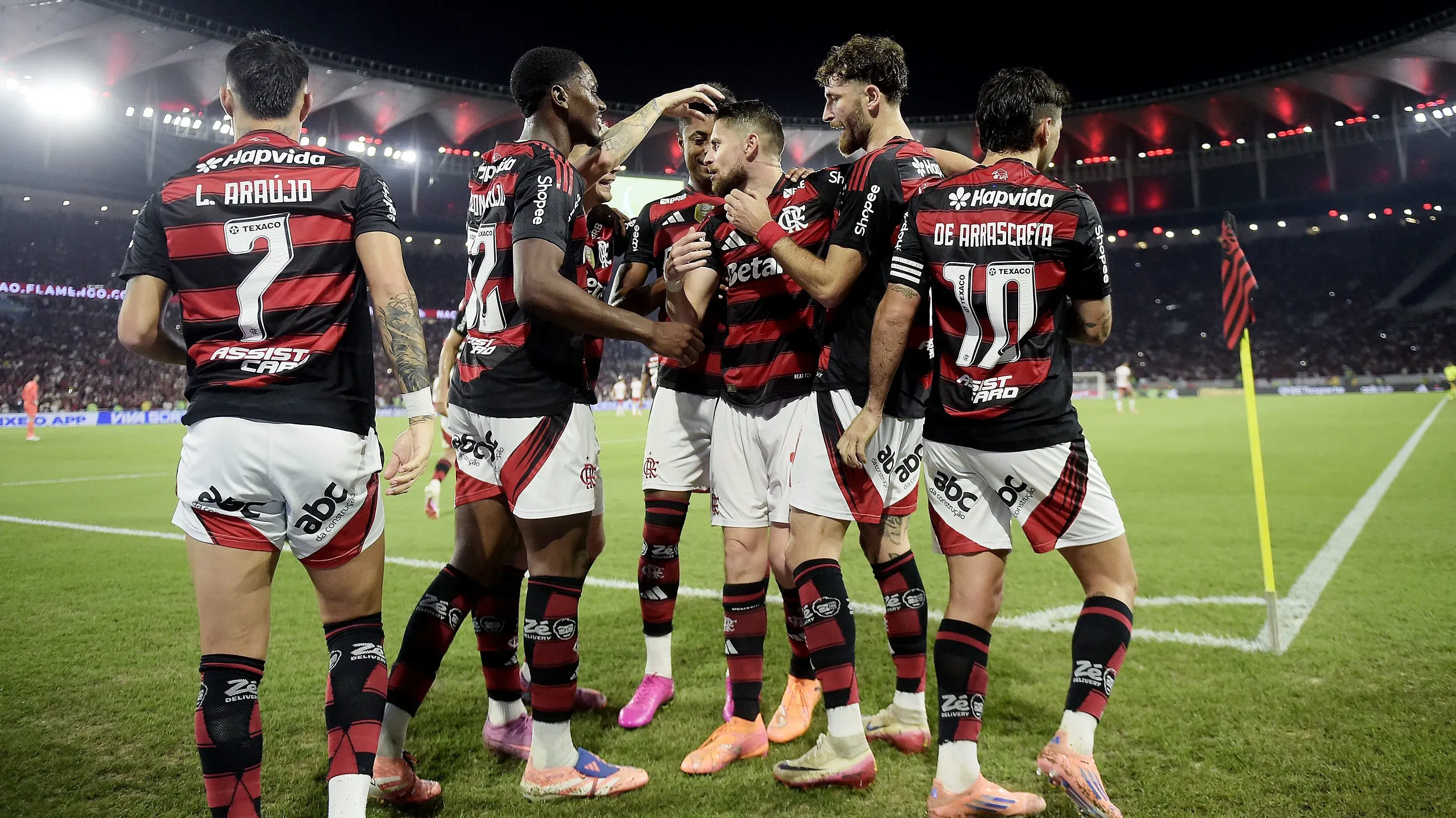 Jornal francês se rende ao Flamengo antes de decisão frente ao PSG.