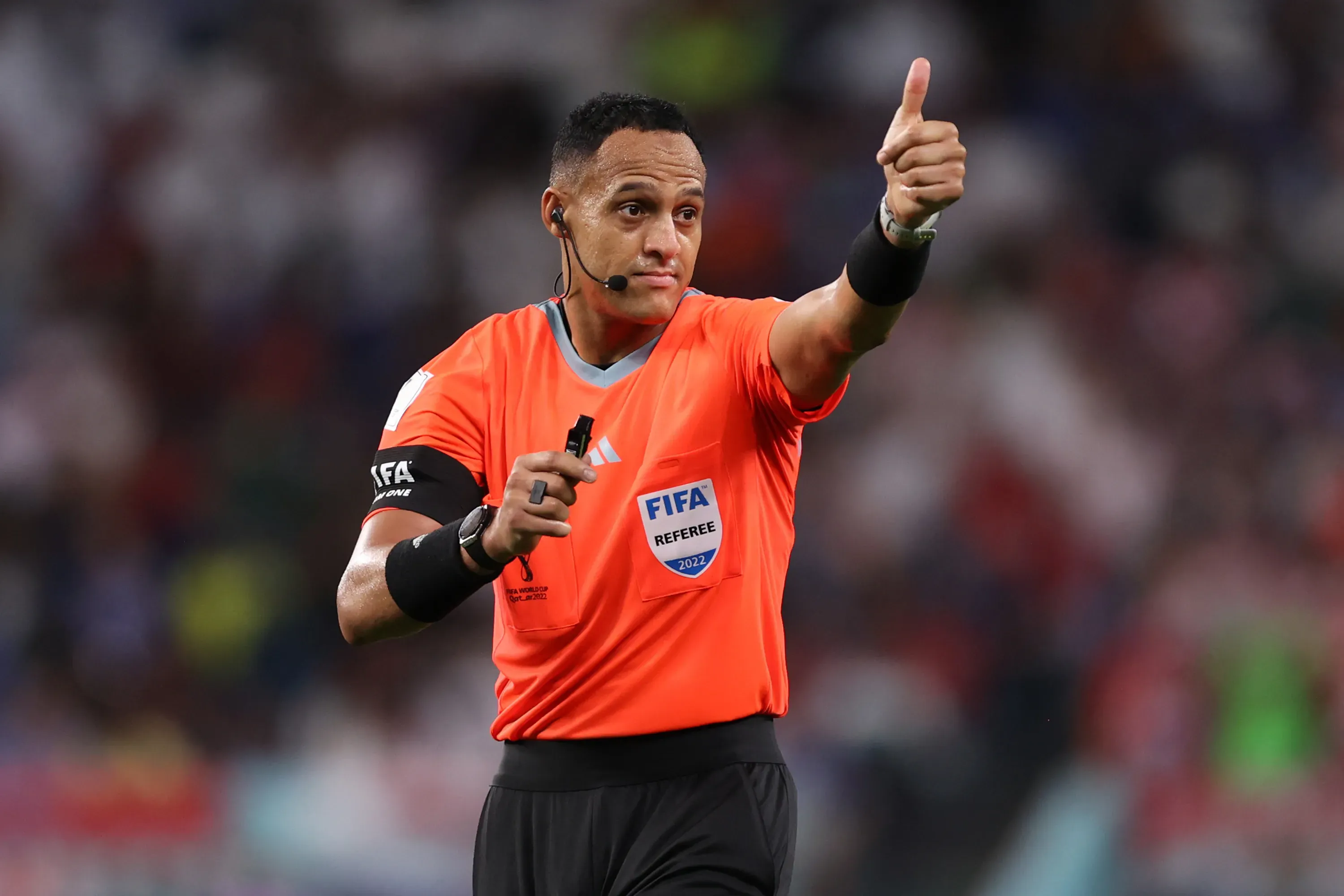 Árbitro Ismail Elfath. (Photo by Julian Finney/Getty Images)