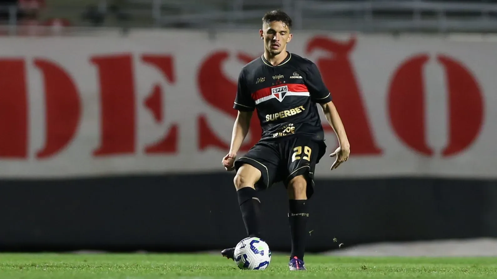 Pablo Maia durante partida válida pelo Brasileiro no São Paulo – Foto: Marlon Costa/AGIF