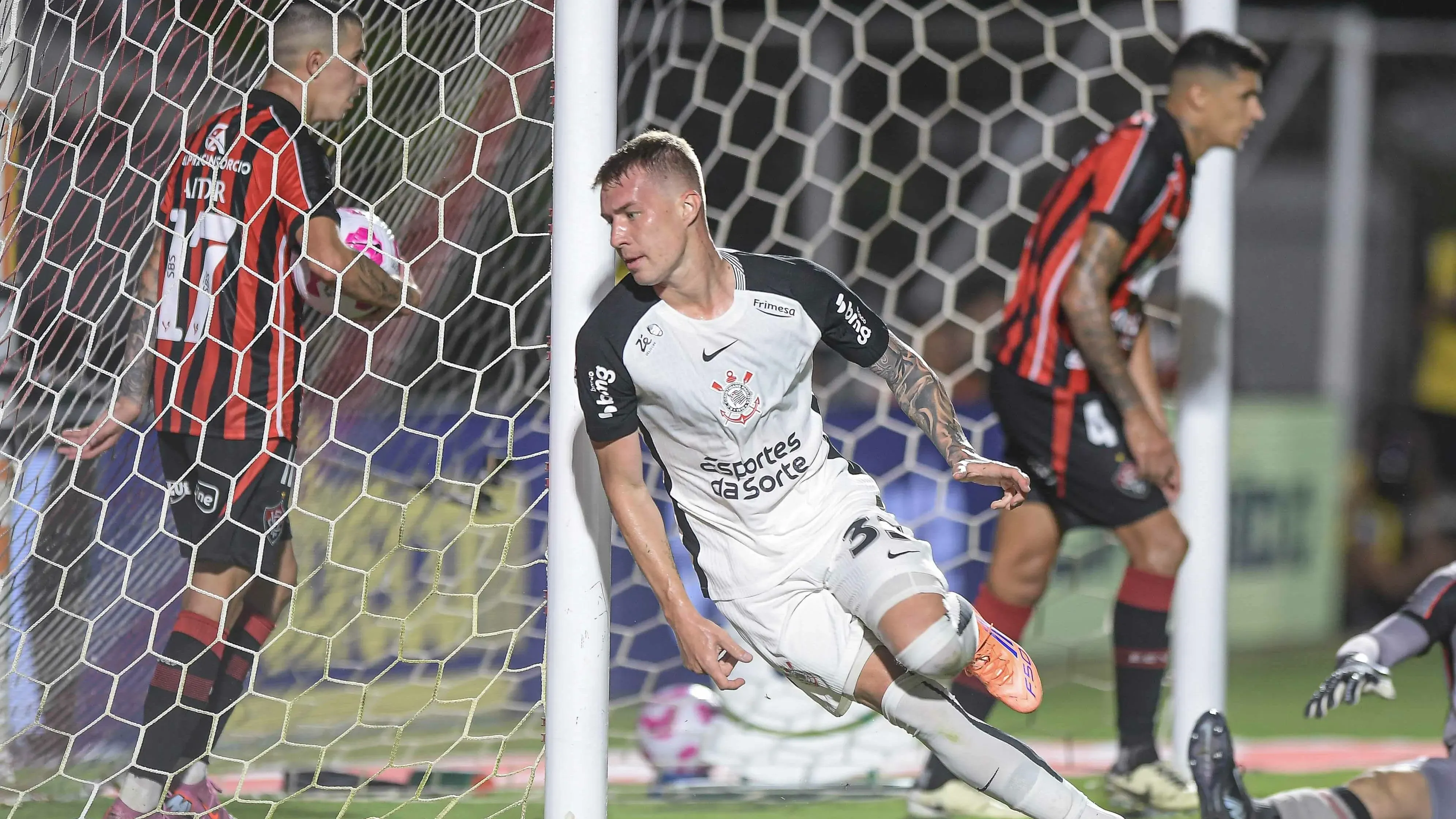 Charles é desejado pelo Coritiba - Foto: Jhony Pinho/AGIF.