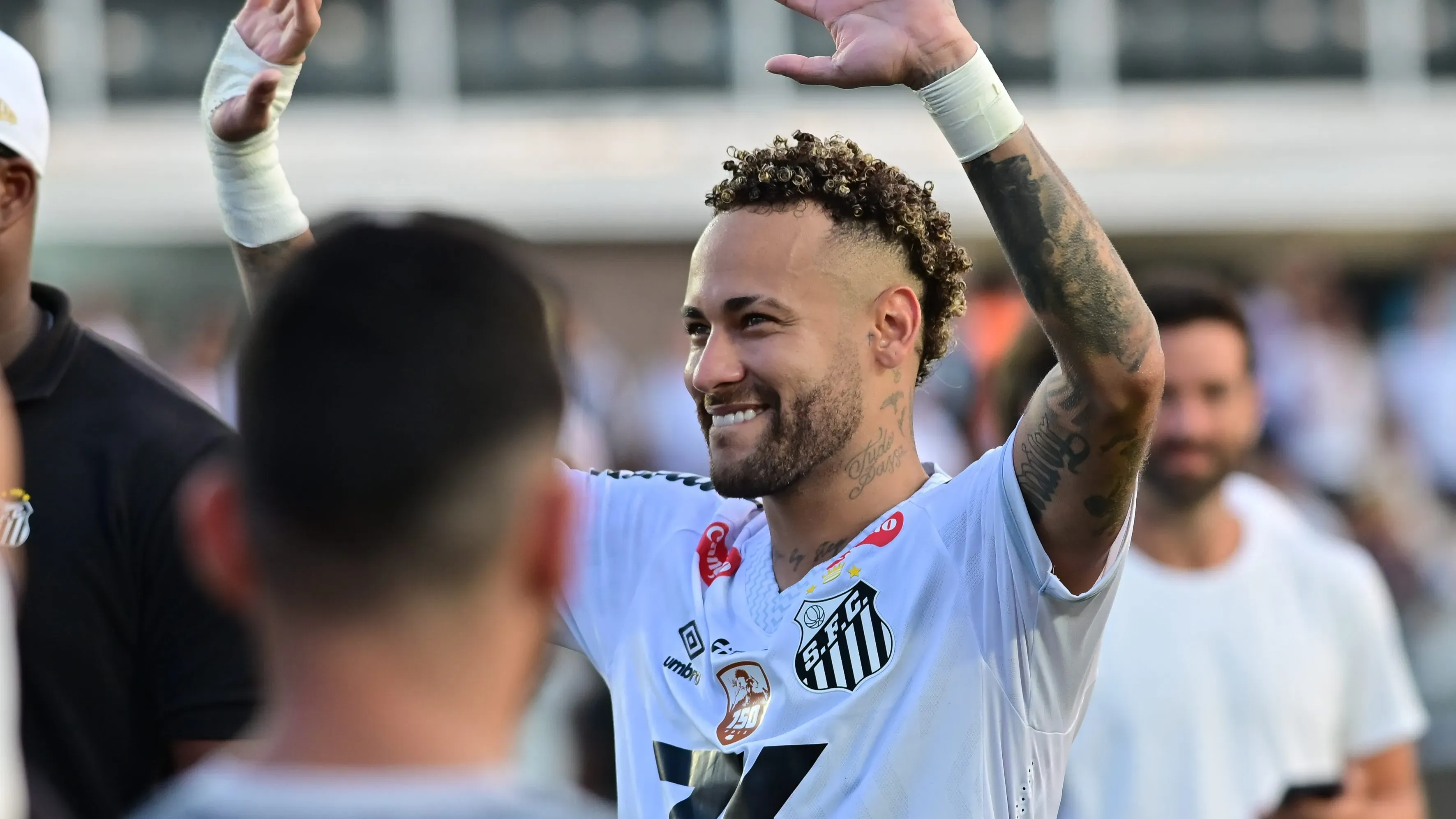 SP – SANTOS – 07/12/2025 – BRASILEIRO A 2025, SANTOS X CRUZEIRO – Neymar Jr jogador do Santos deixa o campo apos partida contra o Cruzeiro no estadio Vila Belmiro pelo campeonato Brasileiro A 2025. Foto: Jota Erre/AGIF