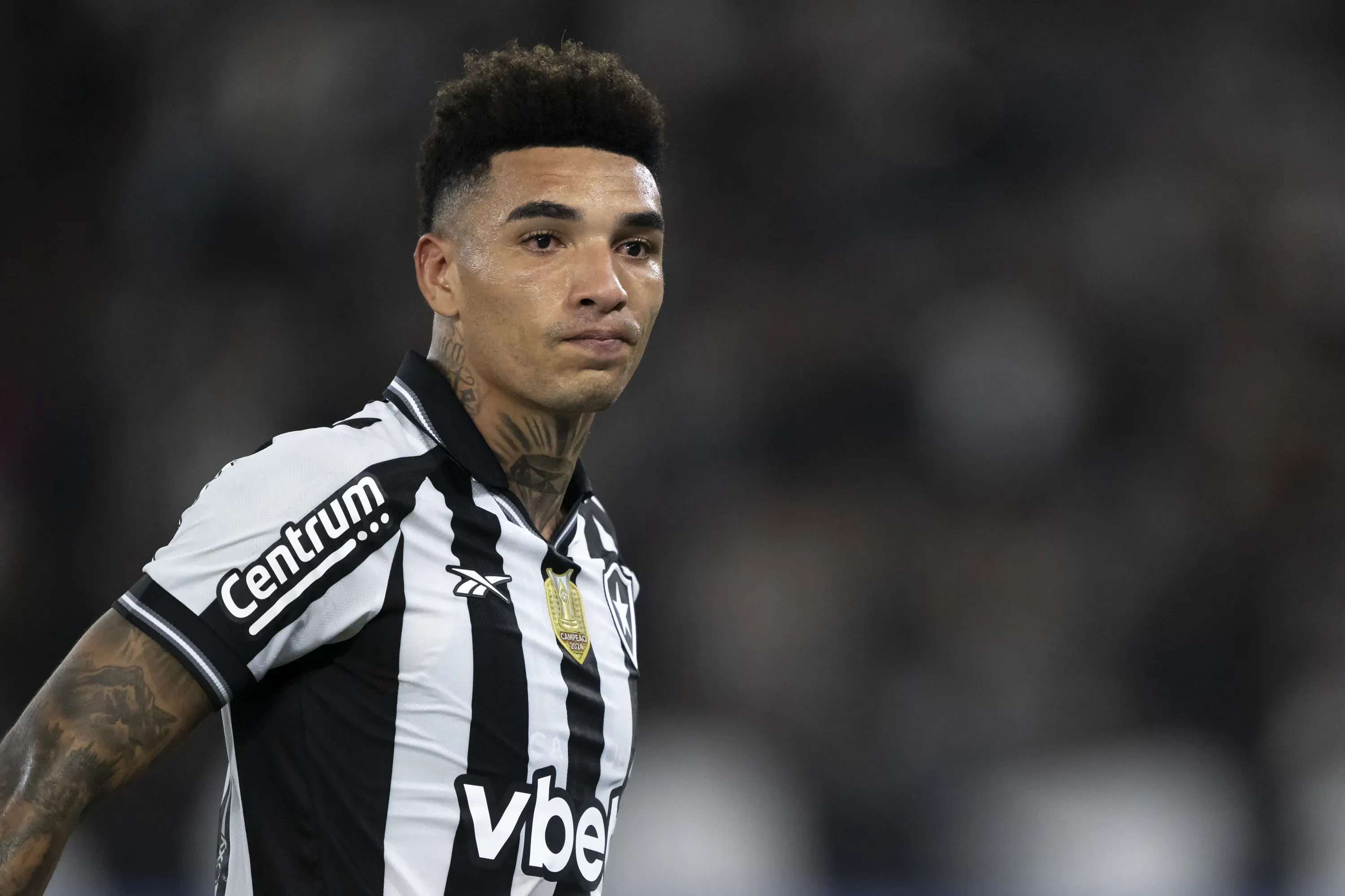 Igor Jesus também provocou o Flamengo após ter mostrado o seu gol que deu a vitória para o Botafogo contra o PSG. Foto: Jorge Rodrigues/AGIF