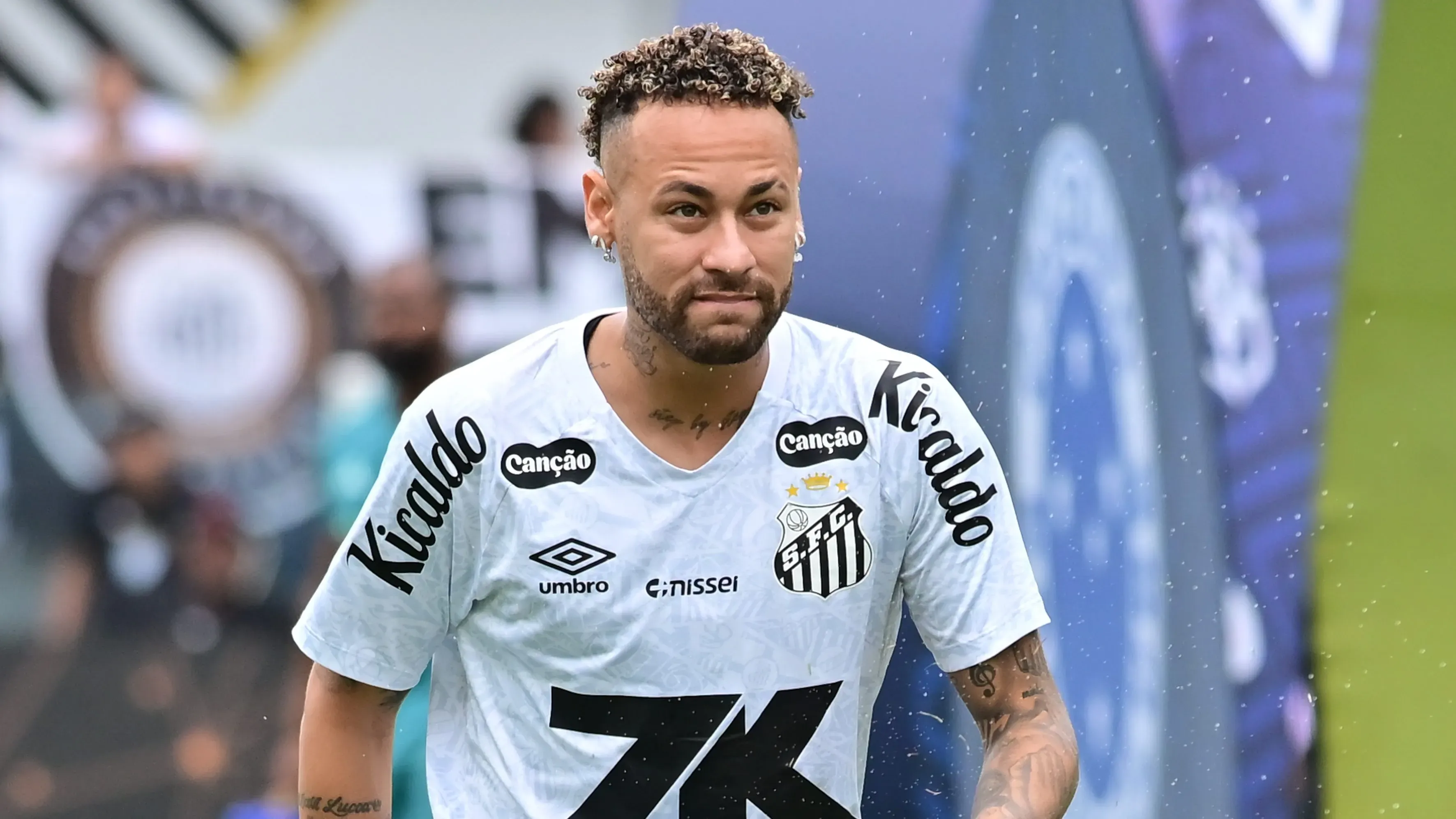 Neymar ainda não tem permanência garantida no Santos - Foto: Jota Erre/AGIF.