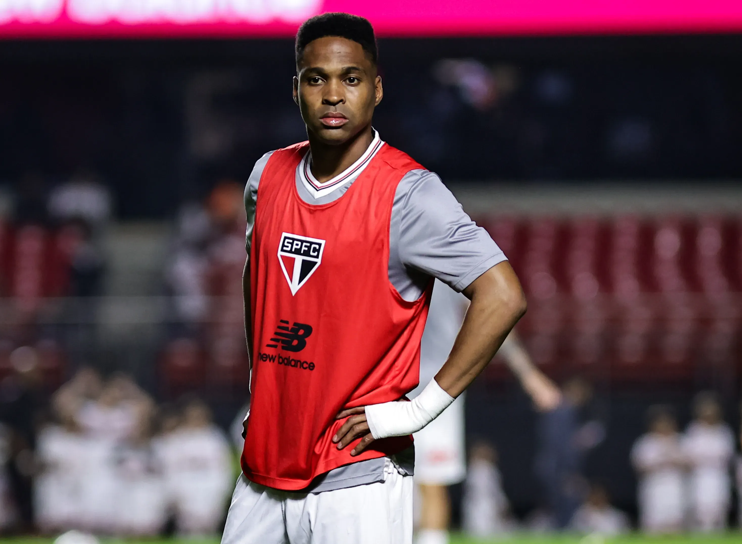 SP – SAO PAULO – 24/05/2025 – BRASILEIRO A 2025, SAO PAULO X MIRASSOL – Wendell jogador do Sao Paulo durante aquecimento antes da partida contra o Mirassol no estadio Morumbi pelo campeonato Brasileiro A 2025. Foto: Fabio Giannelli/AGIF