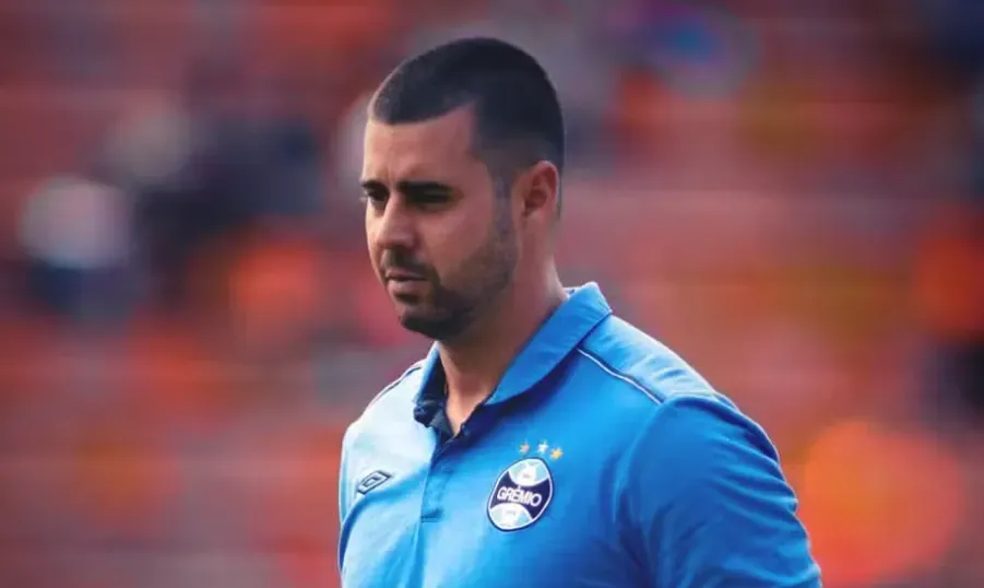 Preparador de goleiros Mateus Famer foi demitido do Grêmio — Foto: Carlos Santana / Portal da Base