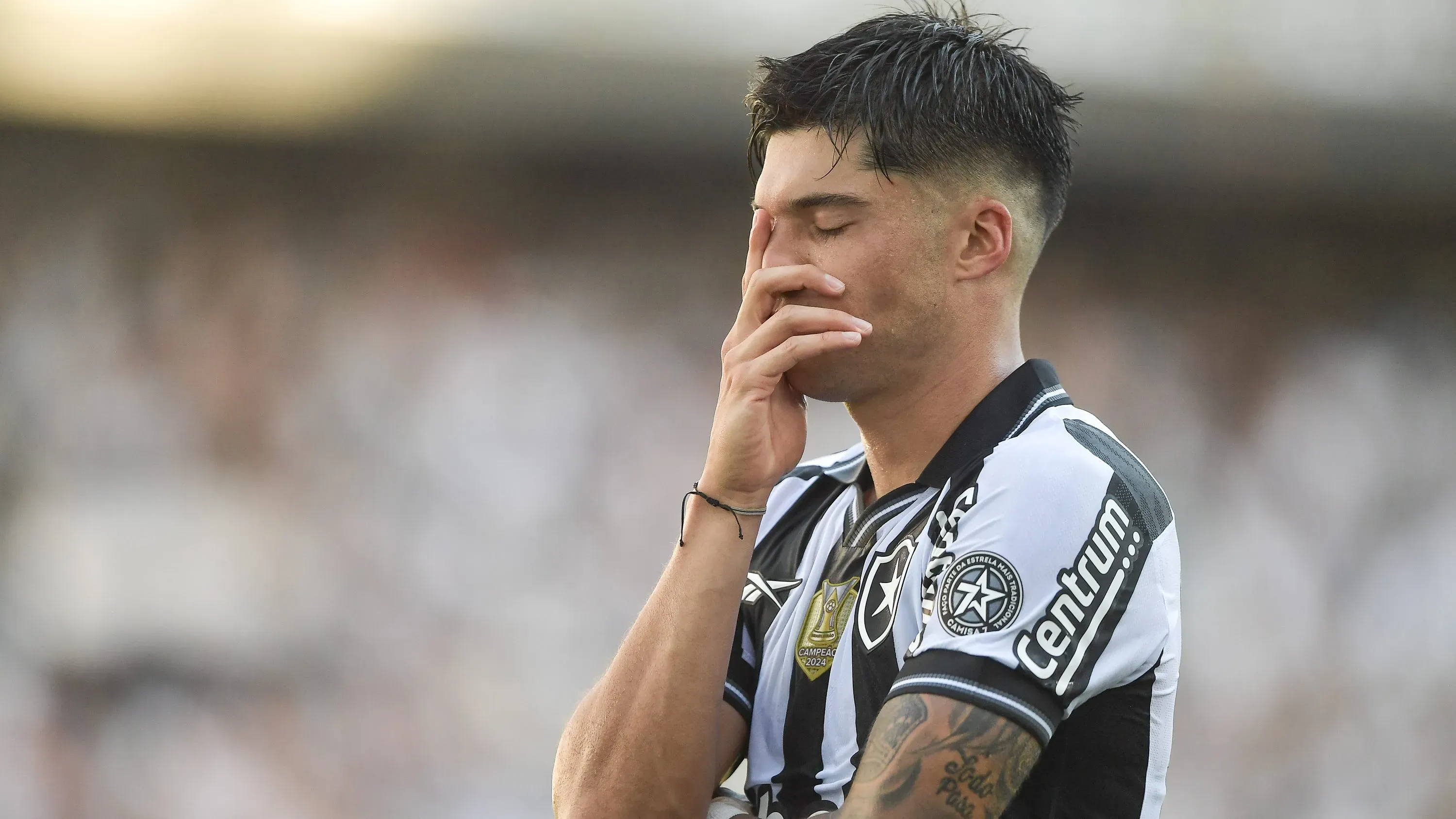 RJ – RIO DE JANEIRO – 26/10/2025 – BRASILEIRO A 2025, BOTAFOGO X SANTOS – Joaquin Correa jogador do Botafogo comemora seu gol durante partida contra o Santos no estadio Engenhao pelo campeonato Brasileiro A 2025. Foto: Thiago Ribeiro/AGIF