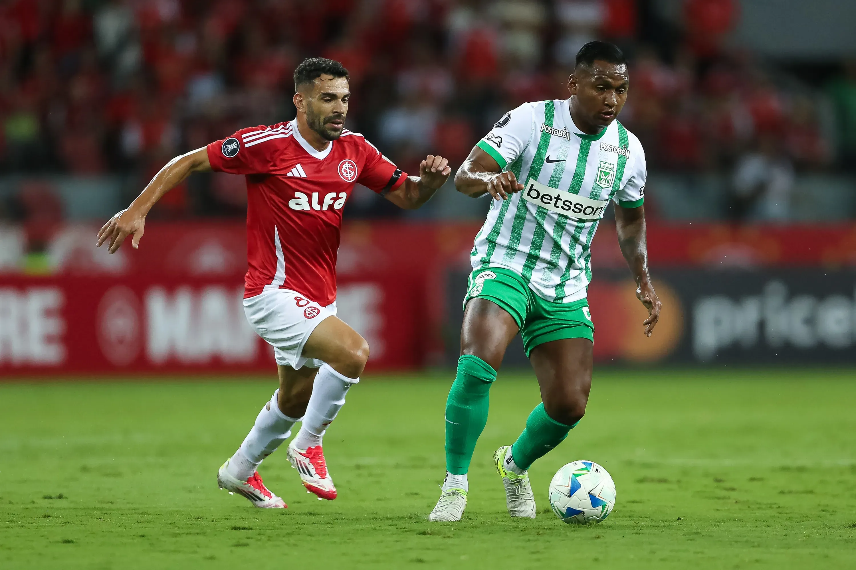 Alfredo Morelos atuou emprestado ao Atlético Nacional em 2025 e pode ir em definitivo em troca por Hinestroza – Foto: Pedro H. Tesch/Getty Images