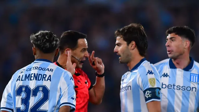 Foto: Marcelo Endelli/Getty Images – Meio-campista de 26 anos tem forte identificação com Clube de Avellaneda e se afasta do Flamengo.