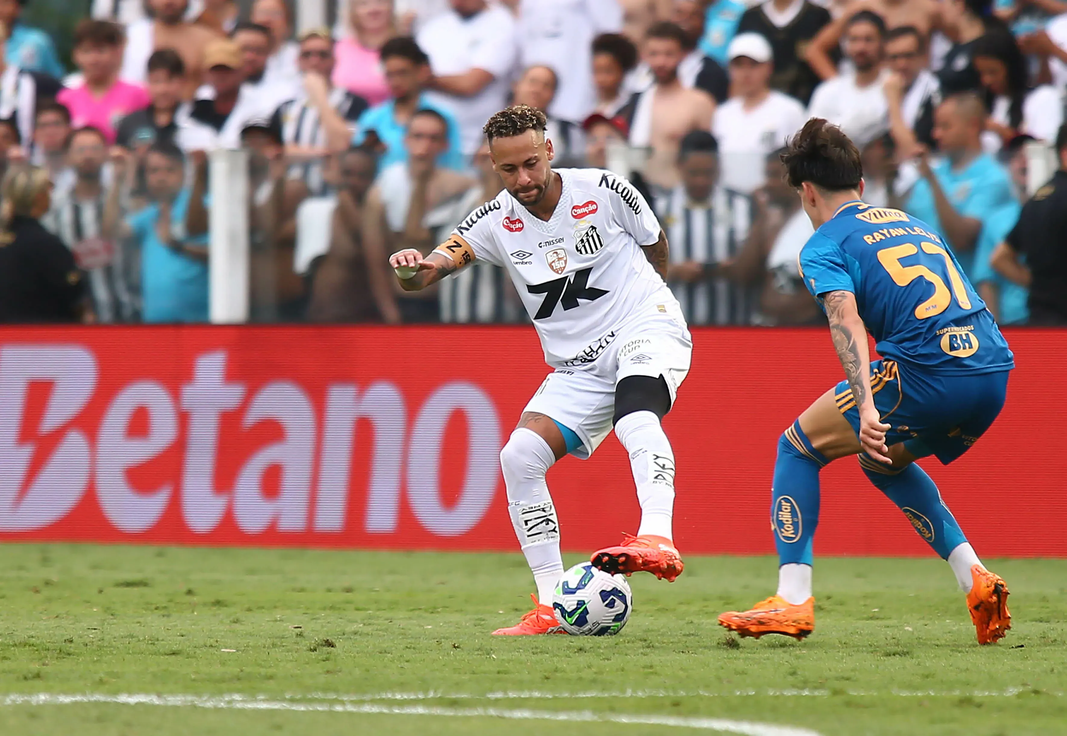 Santos encerrou temporada vencendo o Cruzeiro e escapando do rebaixamento no Brasileirão. Foto: Mauricio De Souza/AGIF