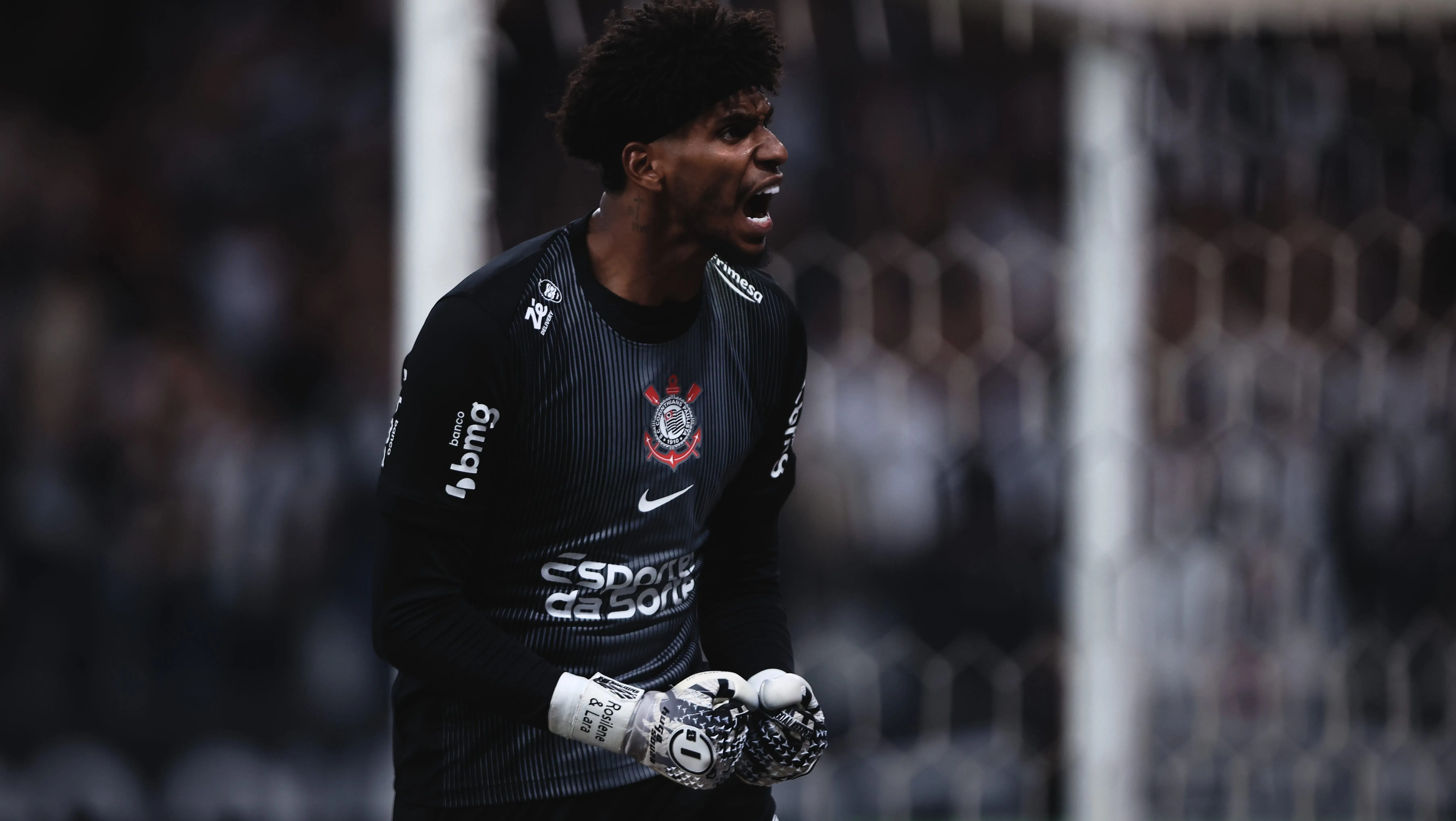 Hugo Souza. Foto: Ettore Chiereguini/AGIF