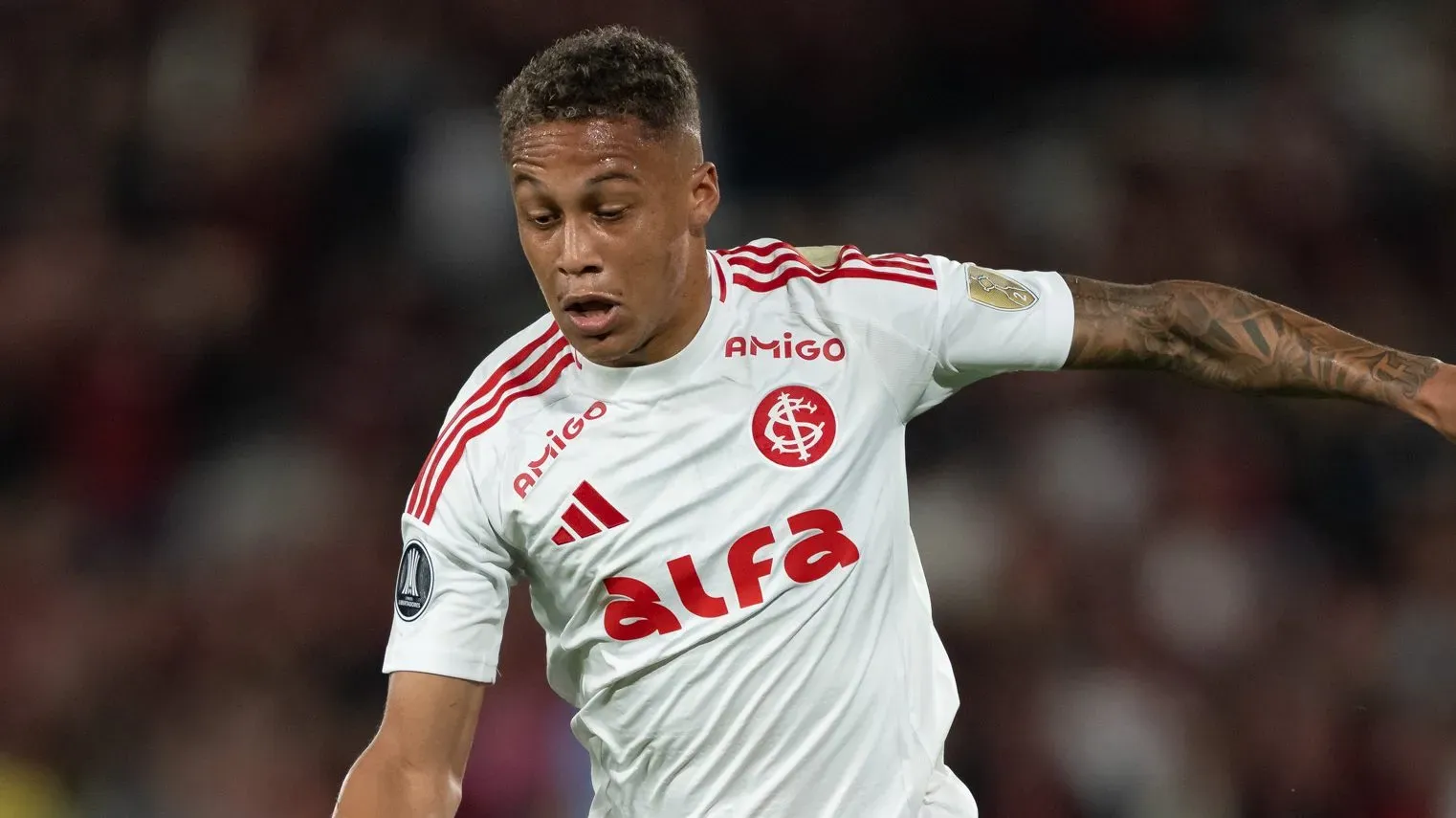 Atacante do Internacional está na mira do Santos. Foto: Jorge Rodrigues/AGIF