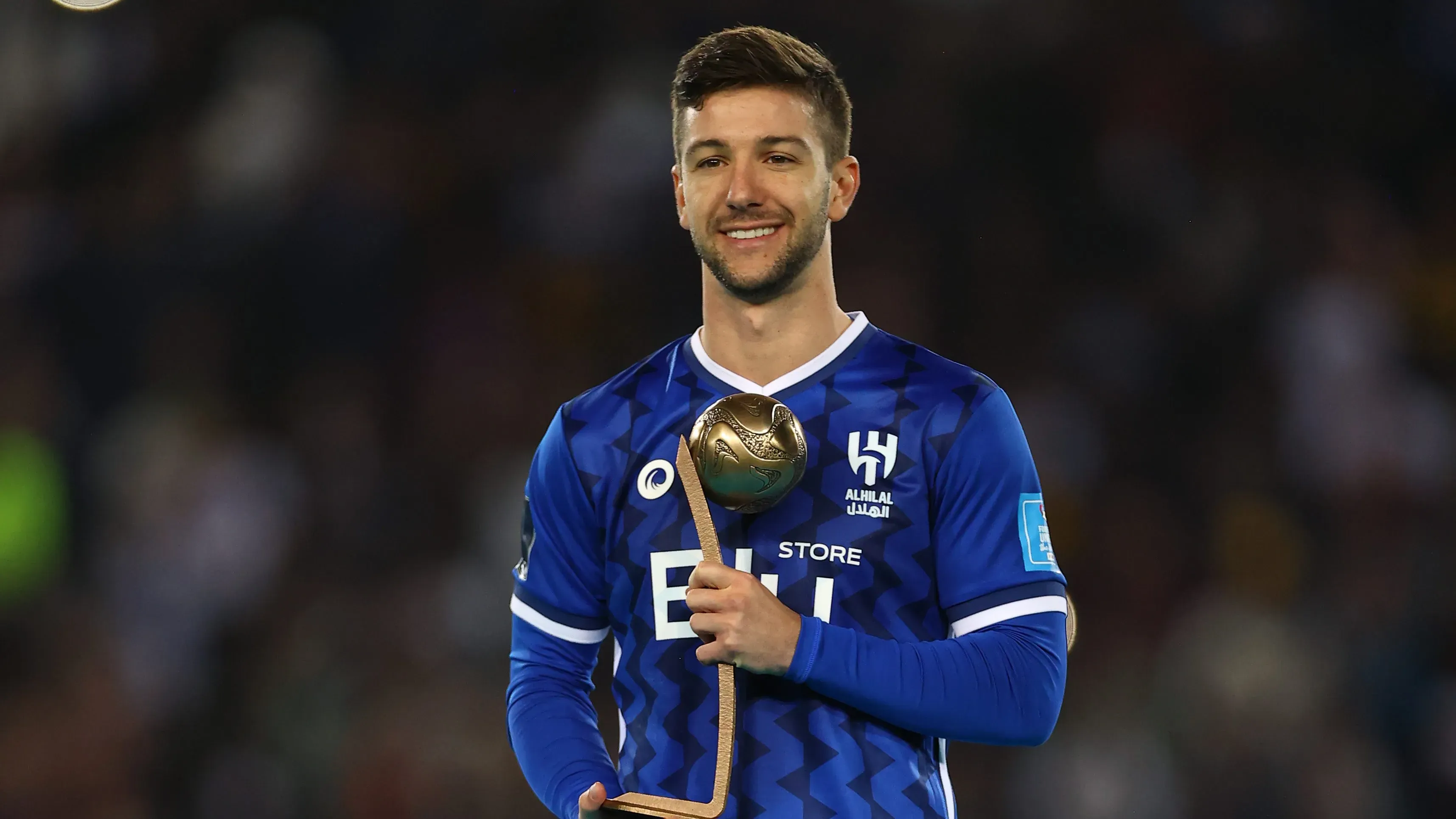 Meia de 32 anos se destacou pelo Al-Hilal em 2023, quando chamou a atenção do Peixe pela 1ª vez – Foto: Michael Steele/Getty Images