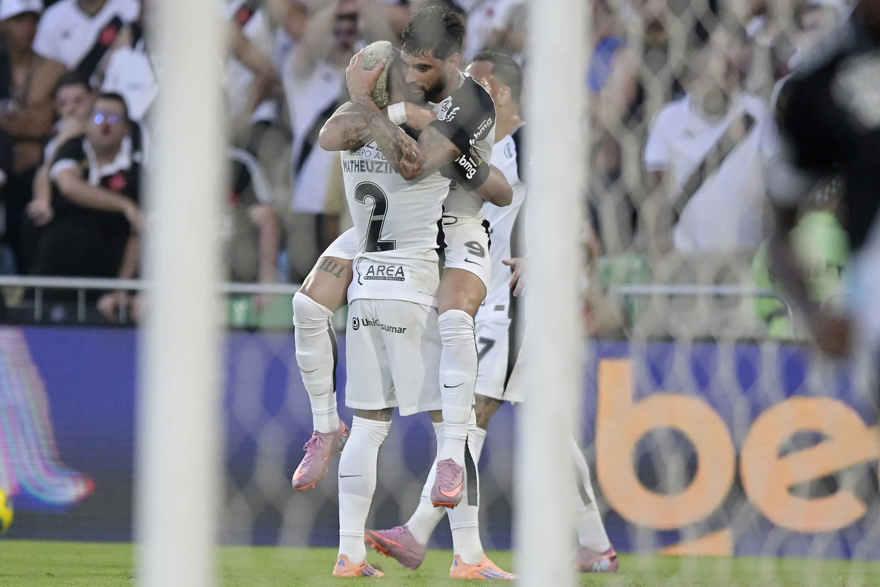 Yuri Alberto jogador do Corinthians comemora seu gol durante partida contra o Vasco no estadio Maracana pelo campeonato Copa Do Brasil 2025. Foto: Alexandre Loureiro/AGIF