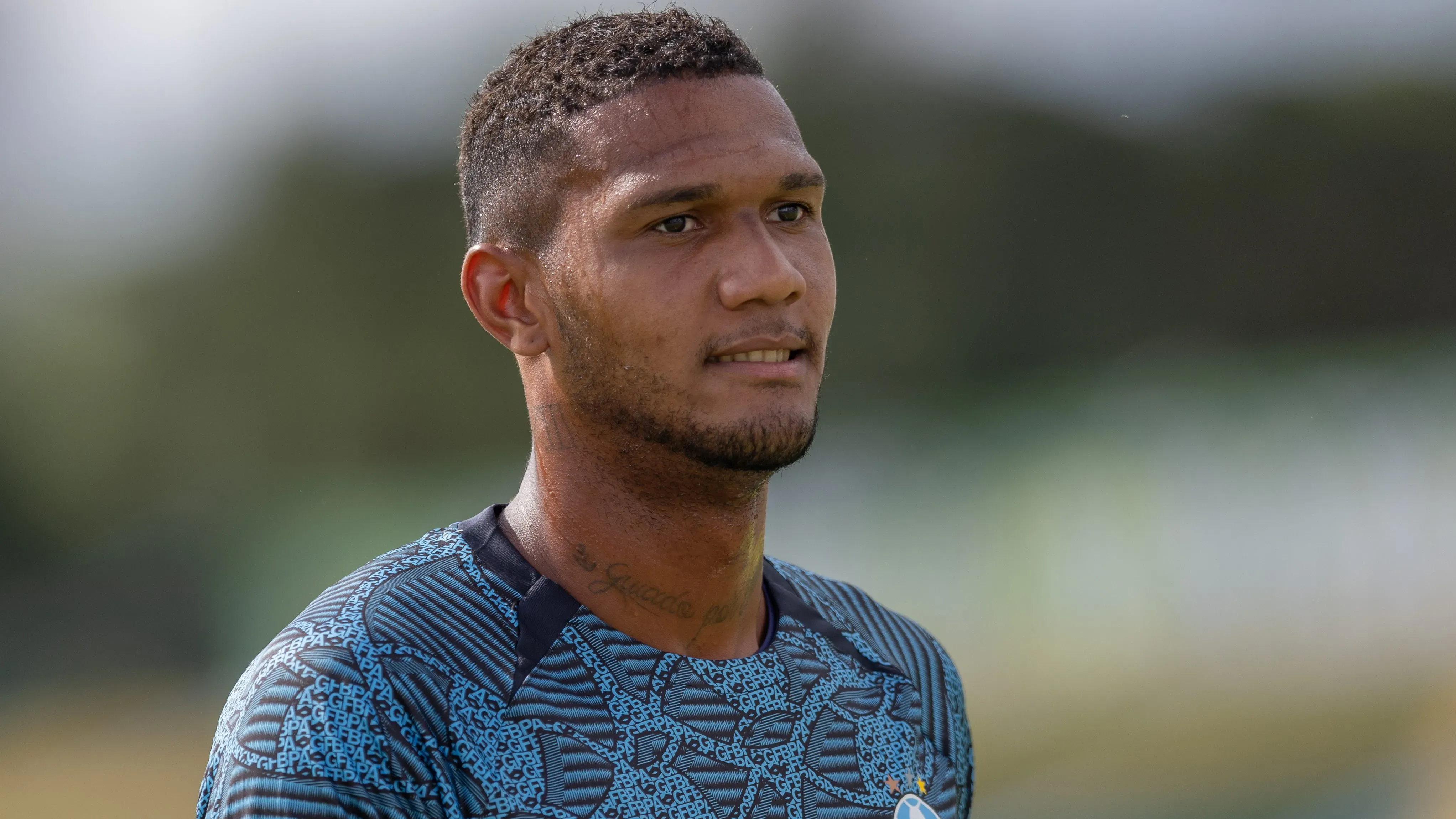 Adriel não vai voltar ao Grêmio - Foto: Liamara Polli/AGIF.