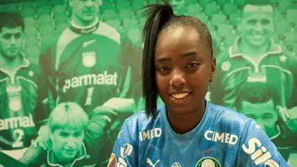 Tainá Borges, goleira do Palmeiras, renova seu contrato