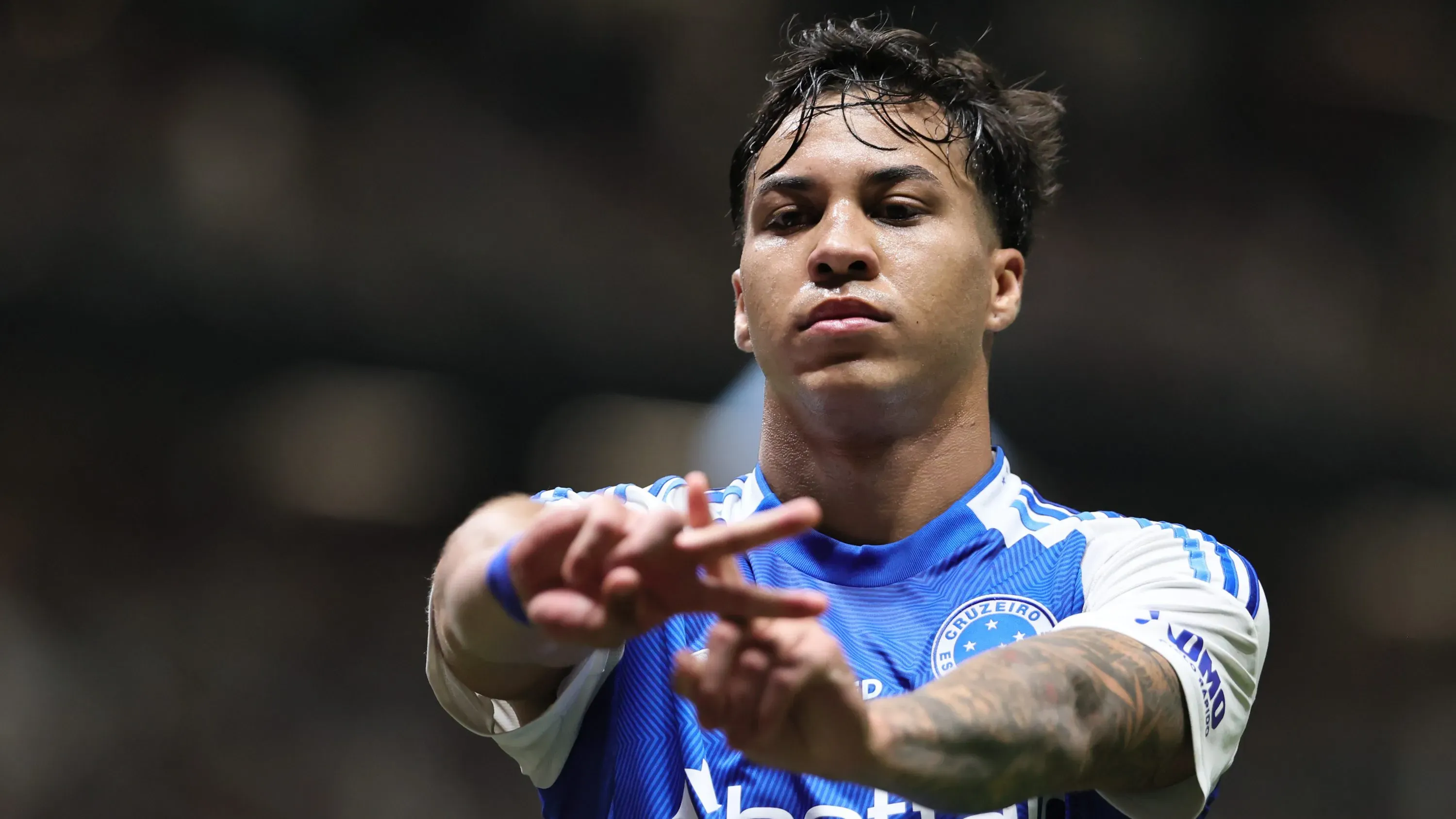 Kaio Jorge em campo pela Raposa. Foto: Gilson Lobo/AGIF