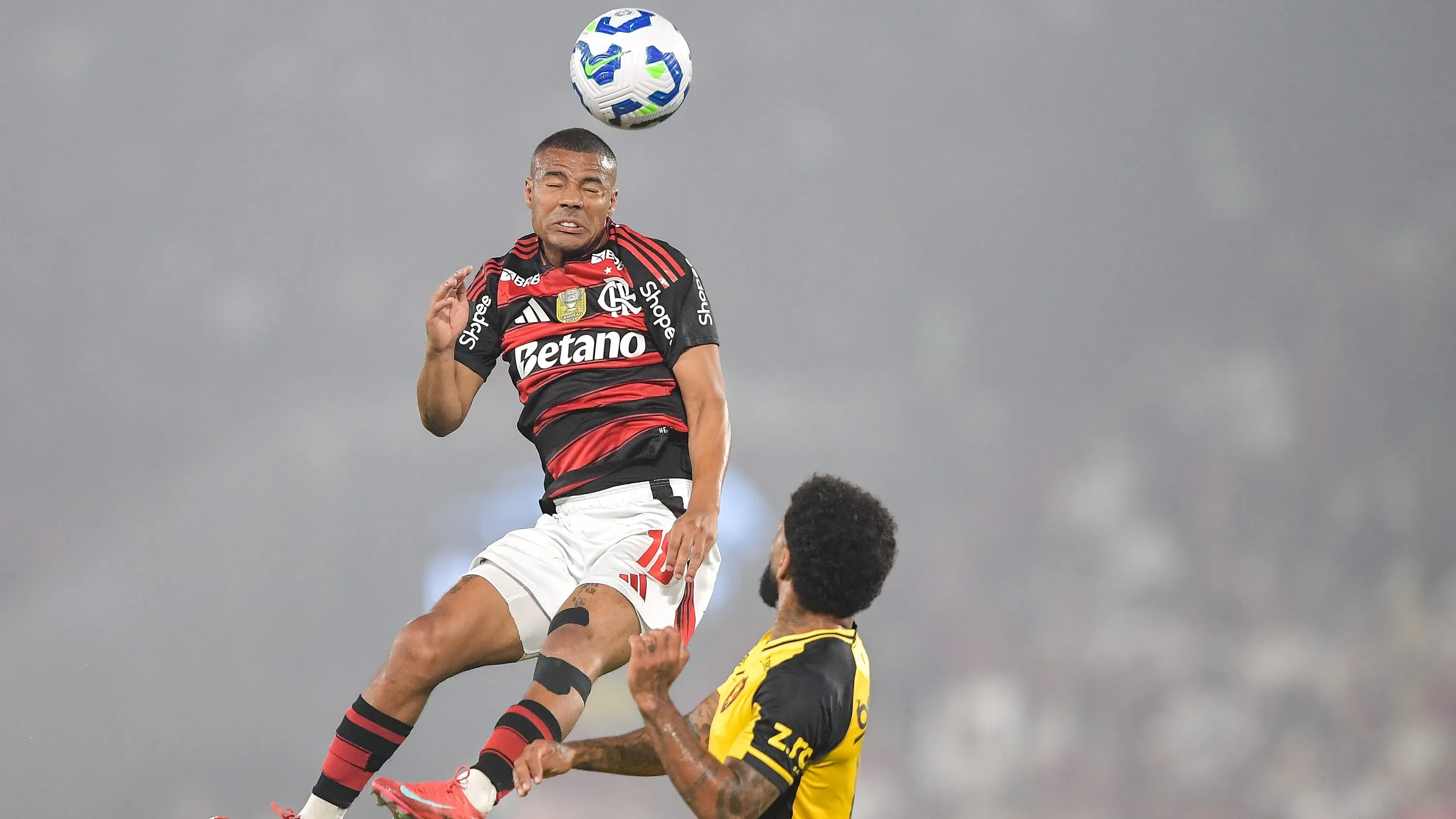 De La Cruz deve seguir no CRF - Foto: Thiago Ribeiro/AGIF.