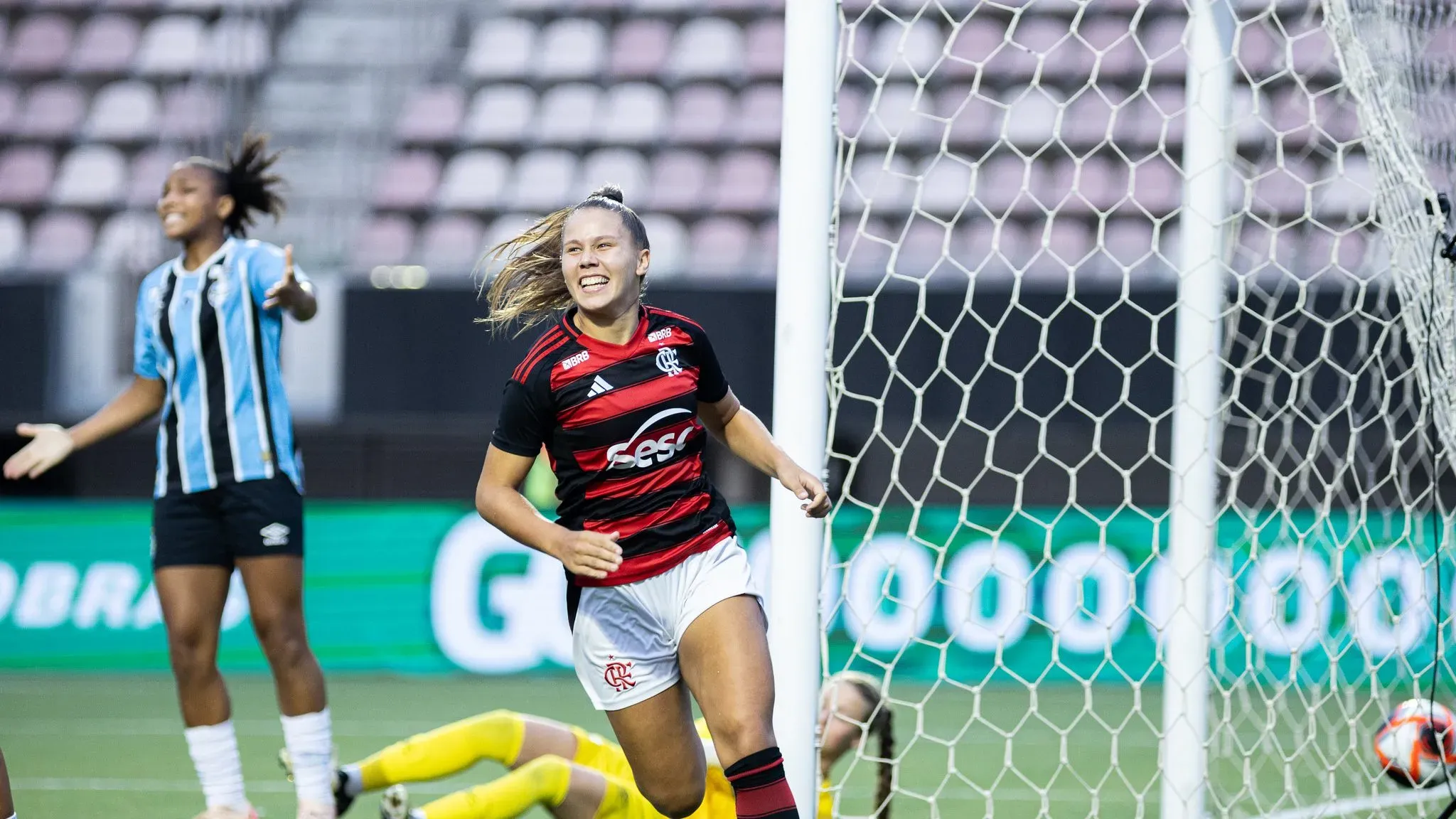 Brendha, atacante do Flamengo sub-20, em campo na Copinha Feminina