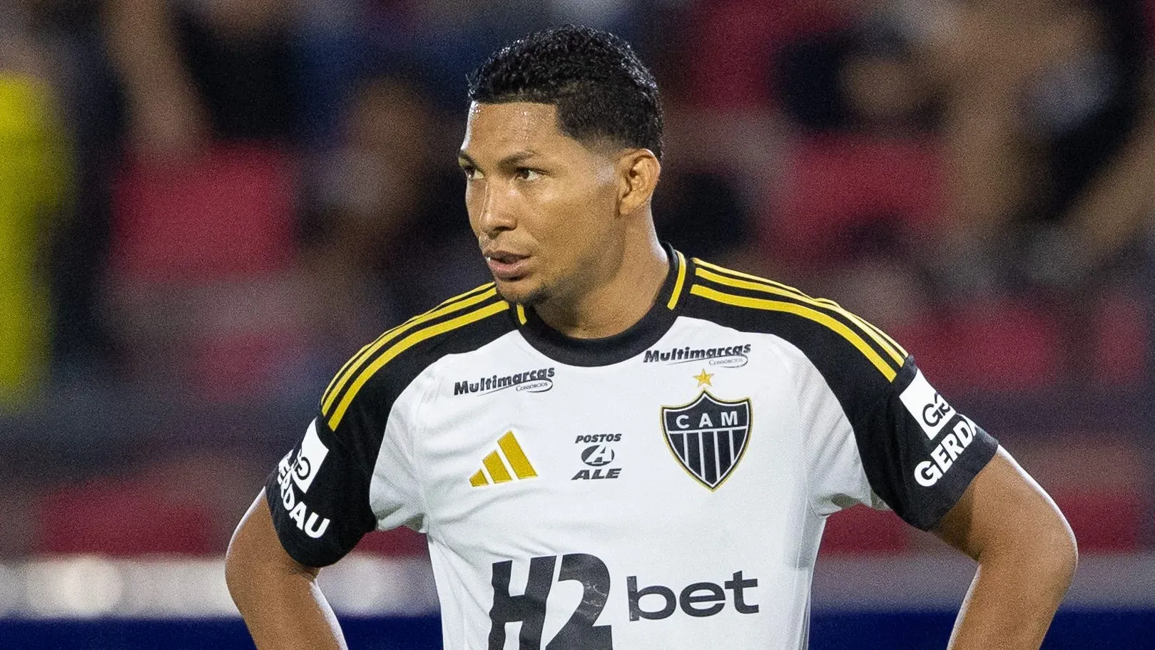 Rony jogador do Atlético-MG lamenta durante partida contra o Bragantino no estadio Cicero De Souza Marques pelo campeonato Brasileiro A 2025. Foto: Joisel Amaral/AGIF