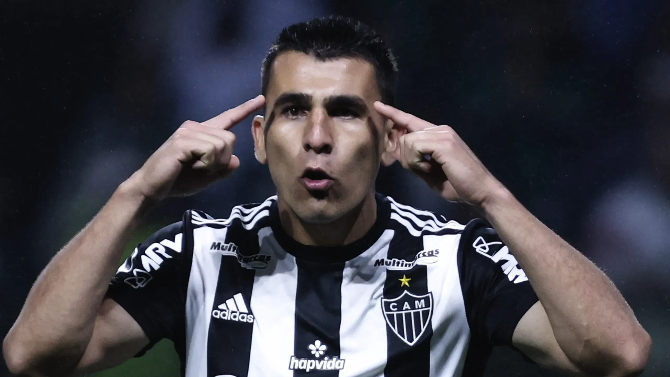 Alonso pelo Galo. Foto: Ettore Chiereguini/AGIF