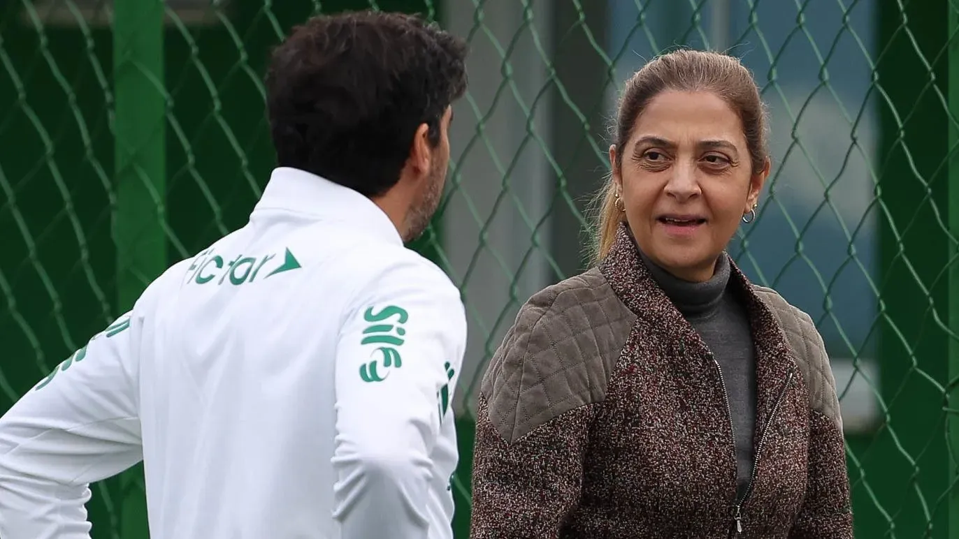 Abel e Leila conversam em treino na Academia de Futebol. A mandatária do Verdão é uma líder icônica e referência para as mulheres que trabalham no futebol – Foto: César Greco – SEP