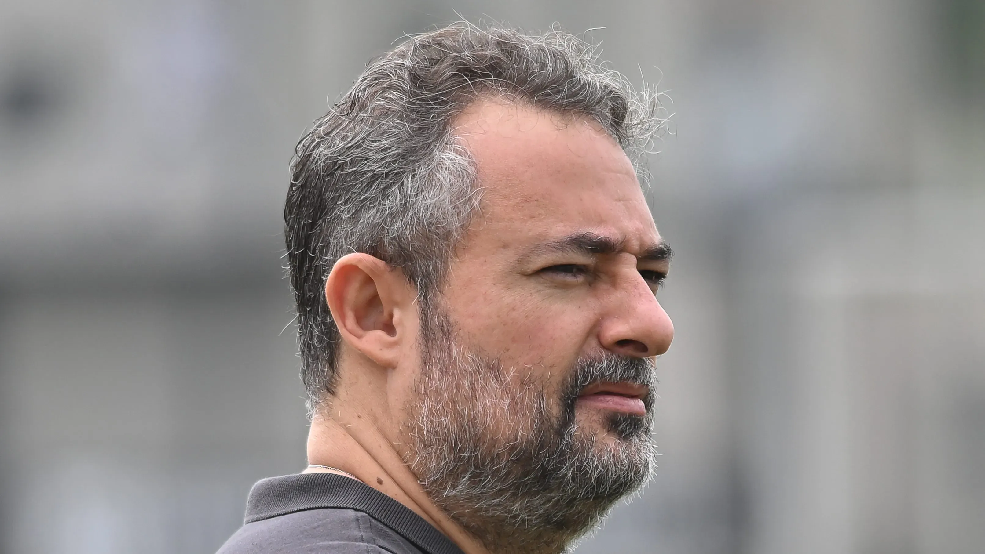 Foto: Jota Erre/AGIF – Diretor do Santos negocia volta de Gabriel Barbosa ao clube.