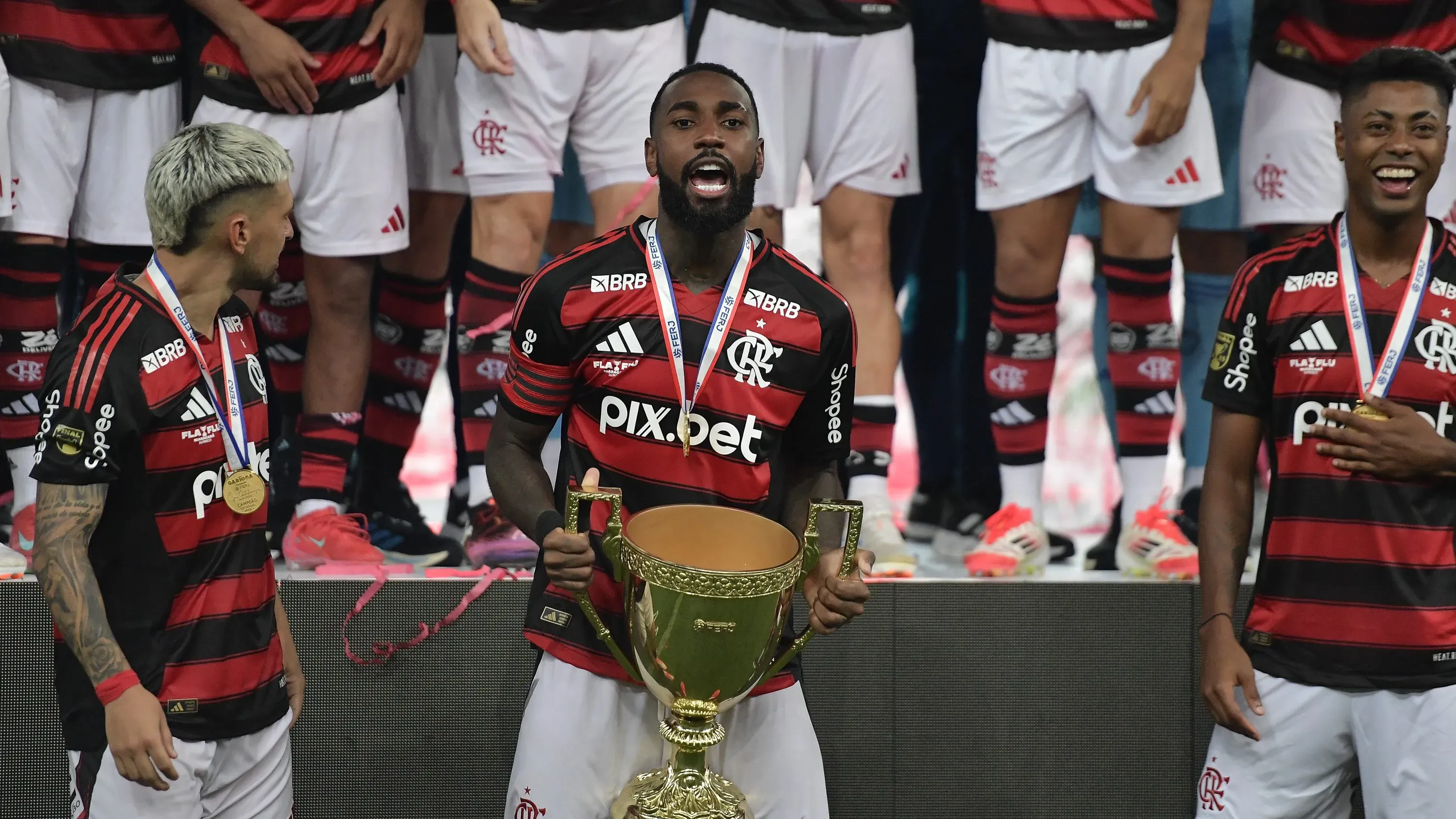 Gerson está nos planos do Cruzeiro - Foto: Thiago Ribeiro/AGIF.
