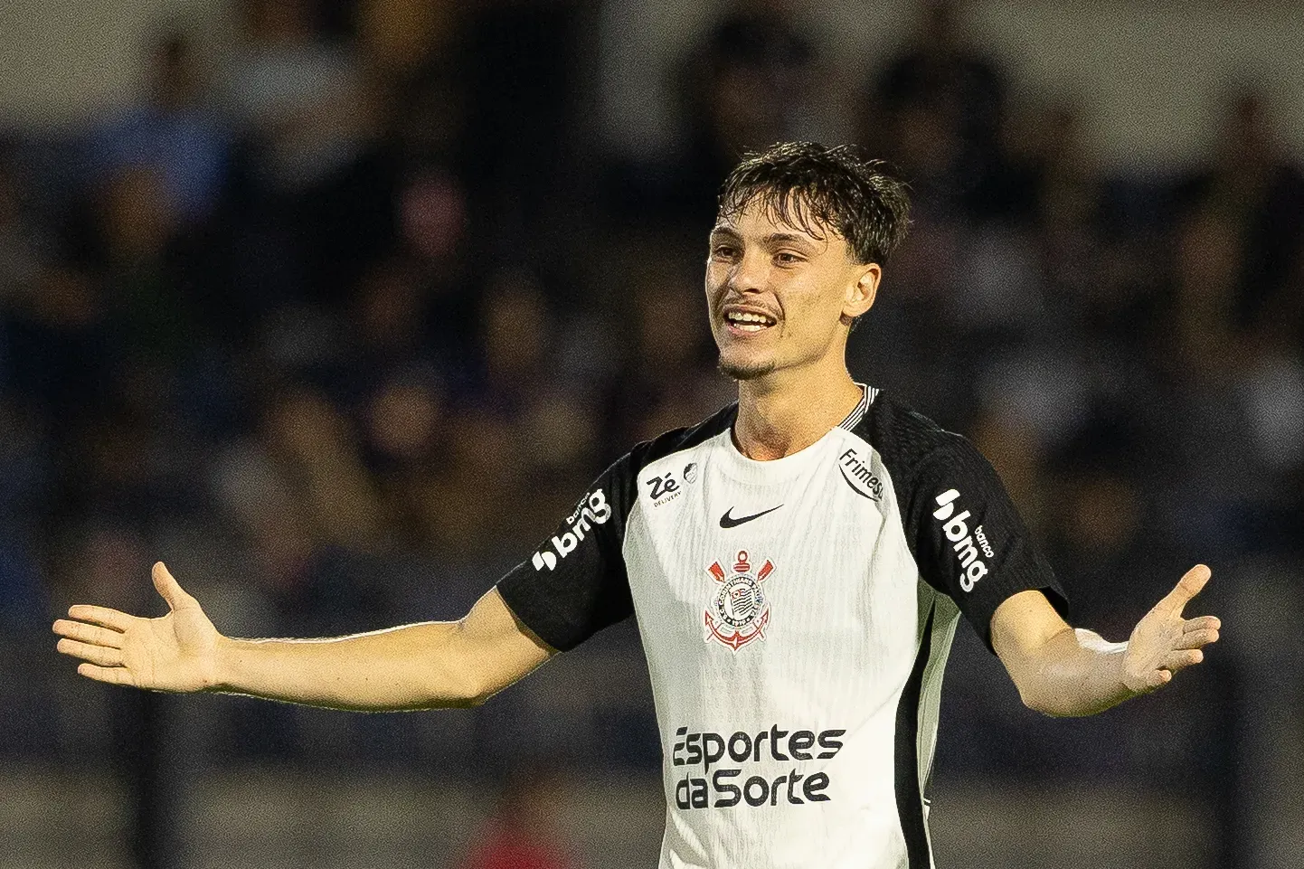 SP – BRAGANCA PAULISTA – 05/11/2025 – BRASILEIRO A 2025, BRAGANTINO X CORINTHIANS – Breno Bidon jogador do Corinthians lamenta durante partida contra o Bragantino no estadio Cicero De Souza Marques pelo campeonato Brasileiro A 2025. Foto: Joisel Amaral/AGIF