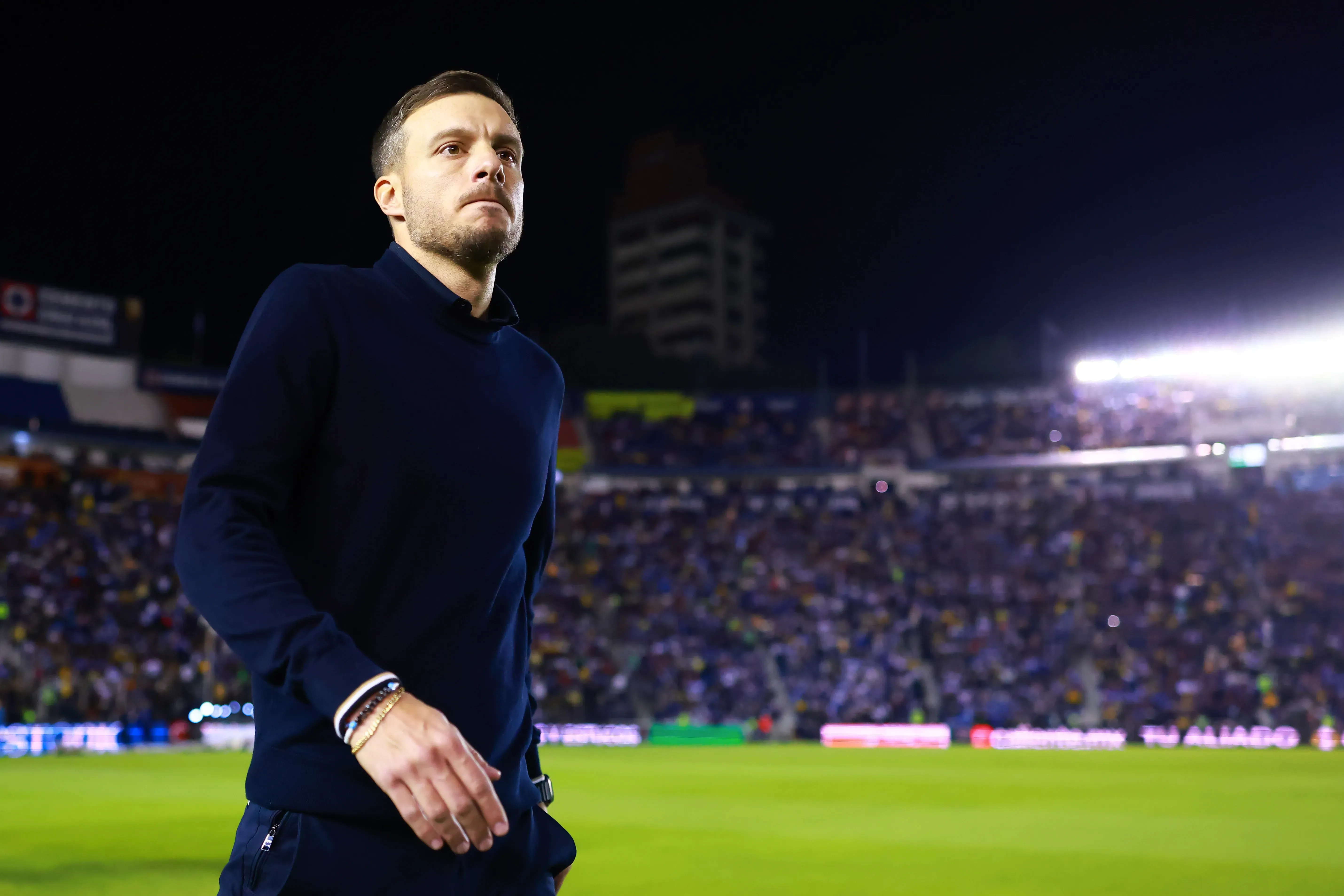 MEXICO CITY, MEXICO – DECEMBER 08: Martin Anselmi, Head Coach of Cruz Azul, looks on prior to the semifinal second leg match between Cruz Azul and America as part of the Torneo Apertura 2024 Liga MX at Estadio Ciudad de los Deportes on December 08, 2024 in Mexico City, Mexico. (Photo by Hector Vivas/Getty Images)