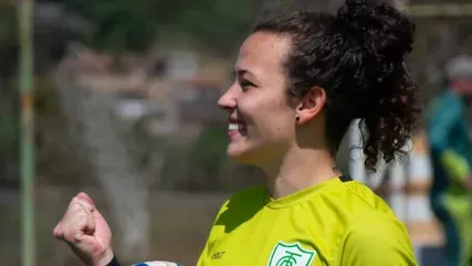 Rafa Levis, meia do América-MG, em campo