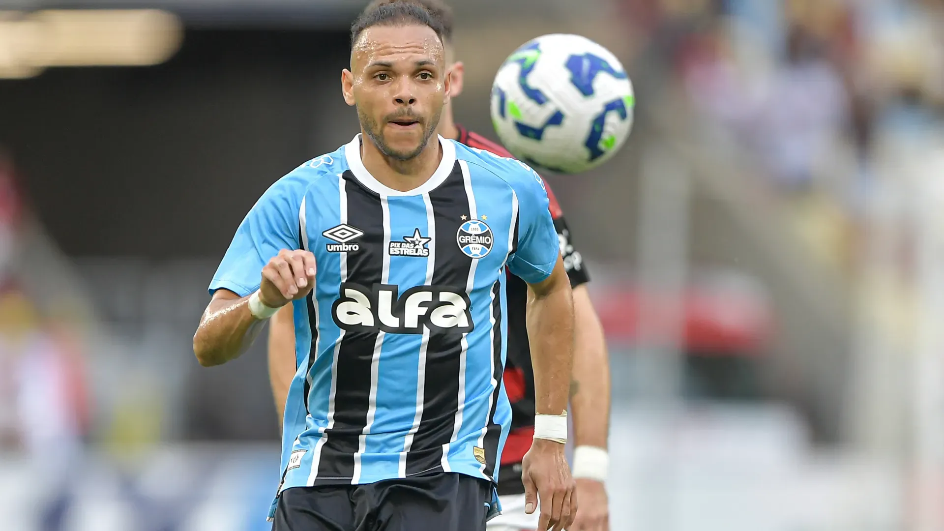 Braithwaite segue se recuperando de lesão no Grêmio – Foto: Thaigo Ribeiro/AGIF