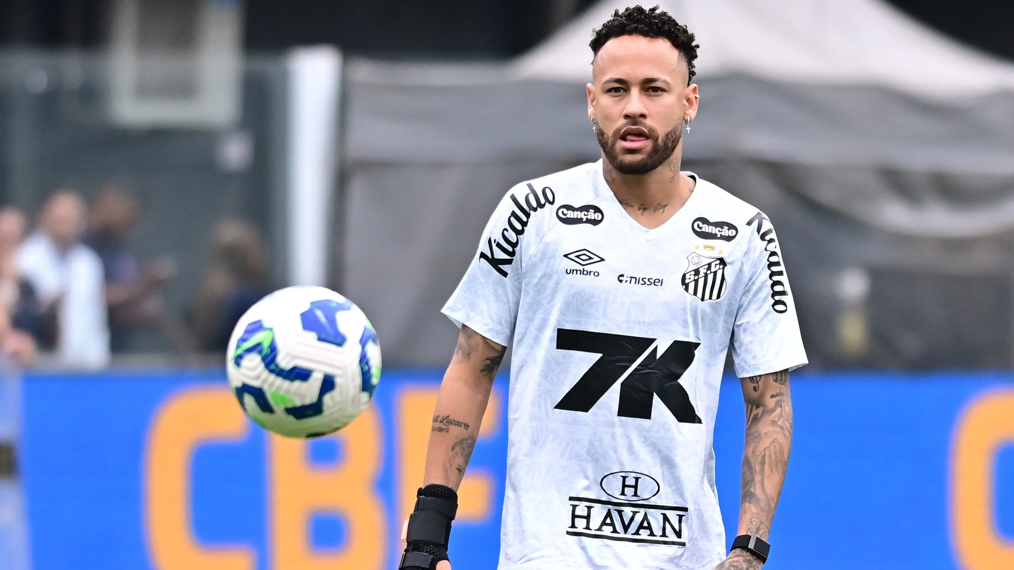 Neymar deve ficar em 2026 - Foto: Jota Erre/AGIF.