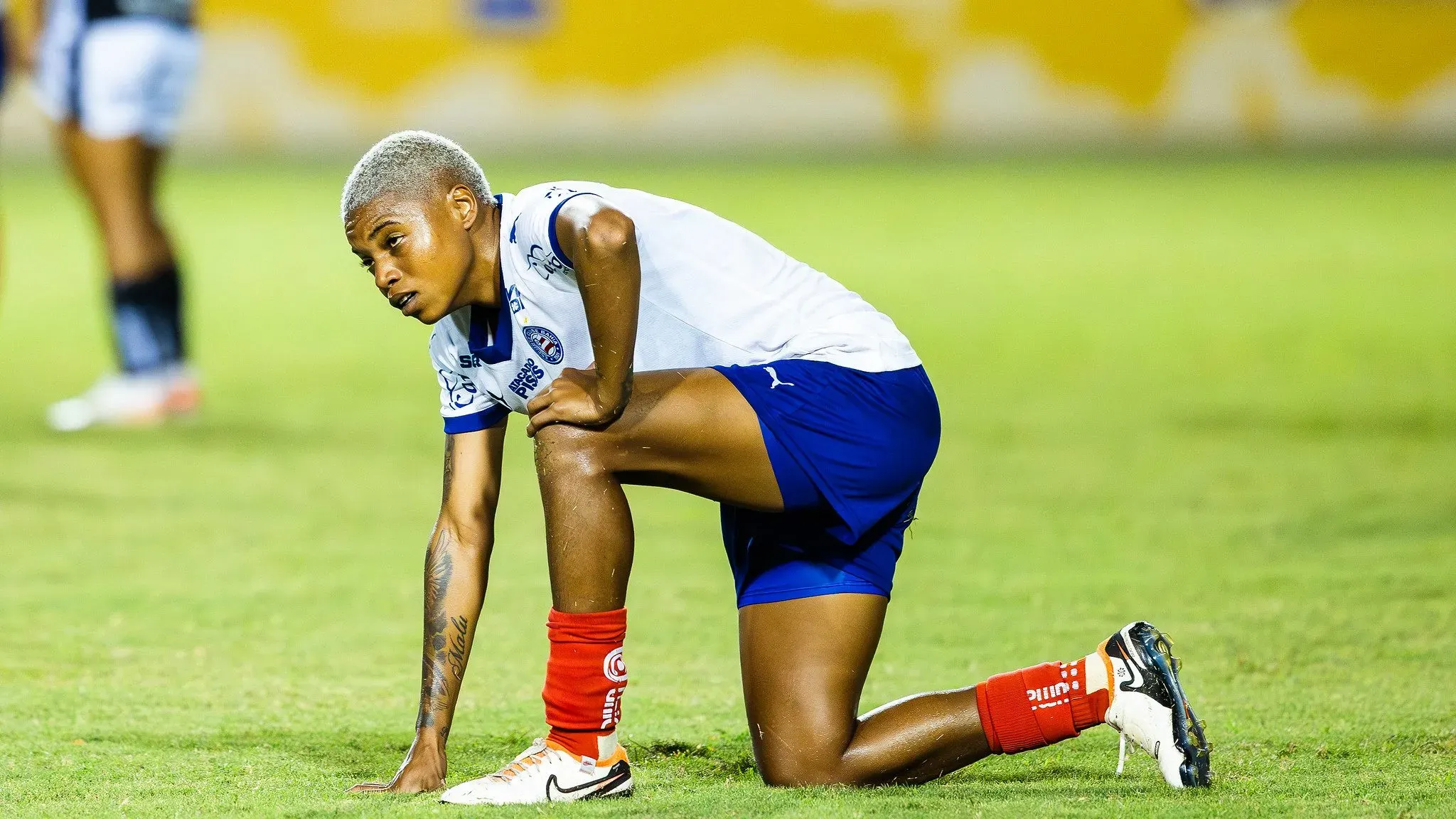 Rhaizza, atacante do Bahia, em campo